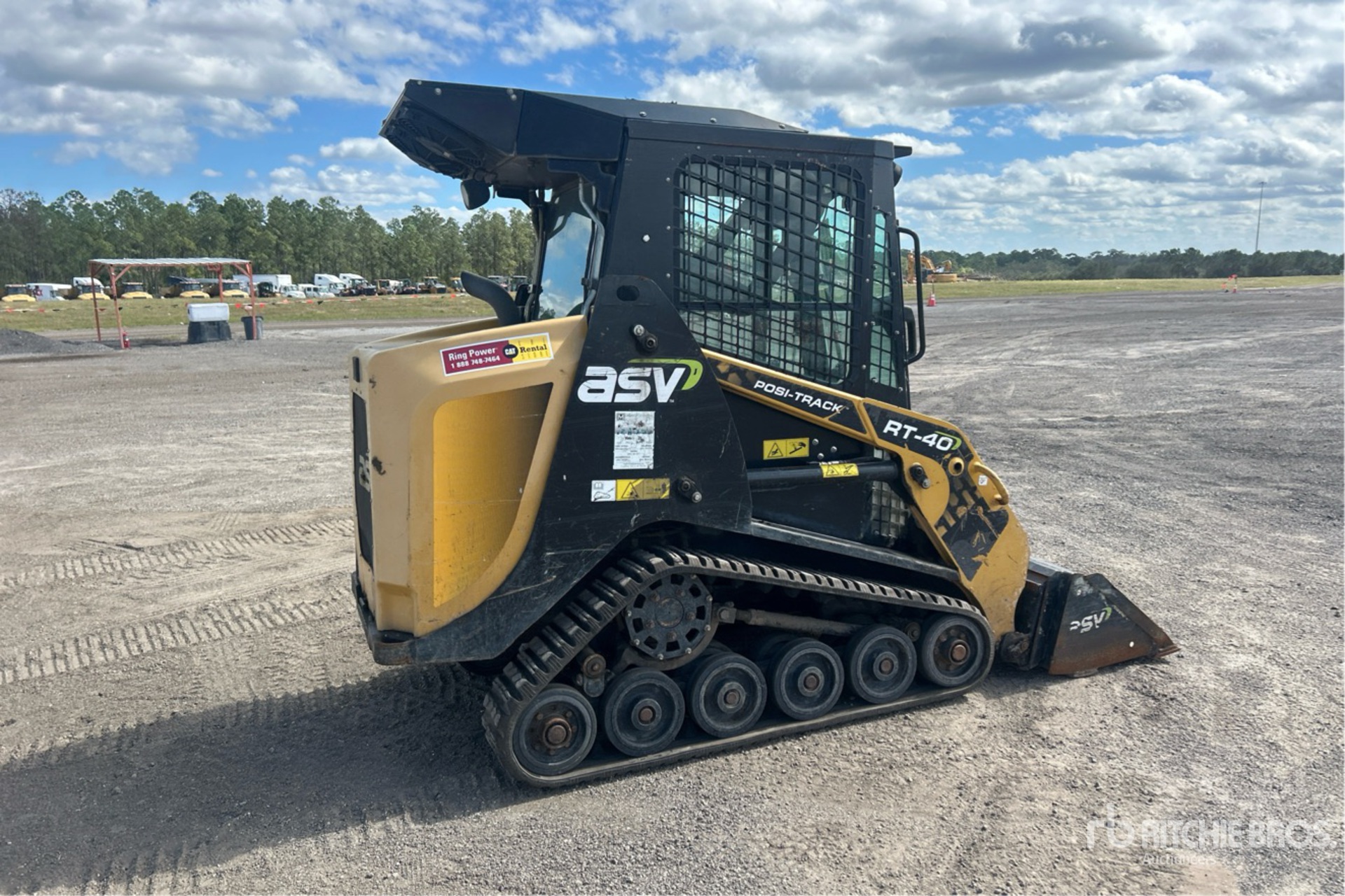 General Appearance with Foto, angolo anteriore sinistro