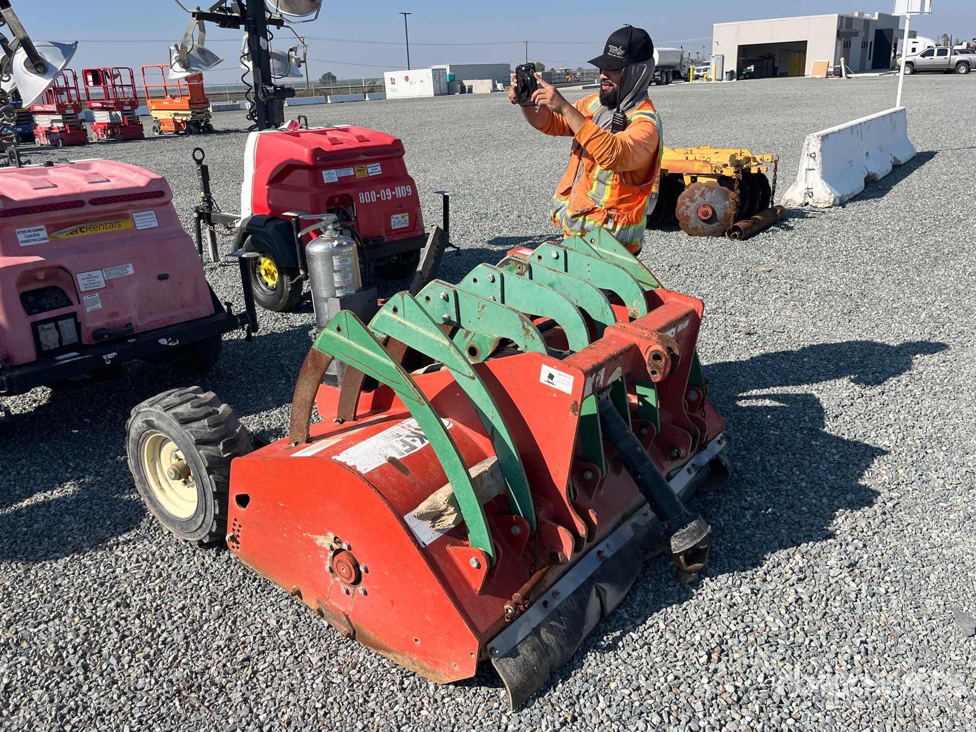 General Appearance with Picture, Right Front Corner