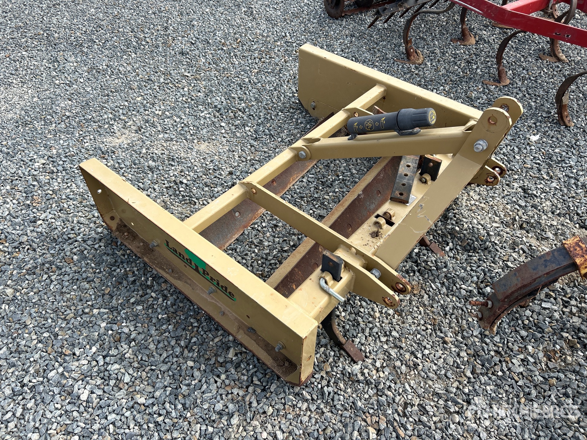 General Appearance with Bild, Ecke hinten links