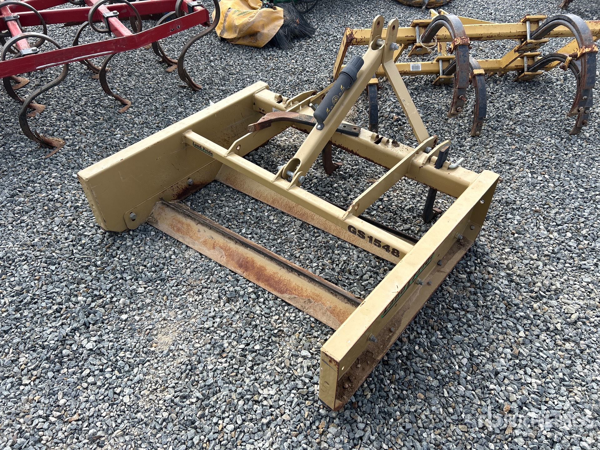 General Appearance with Bild, Ecke vorne links