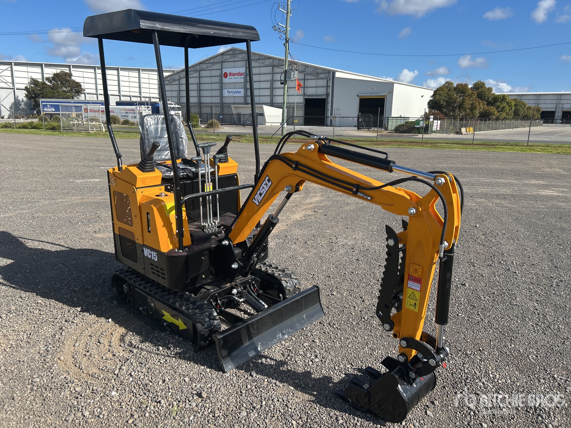 General Appearance with Picture, Right Front Corner