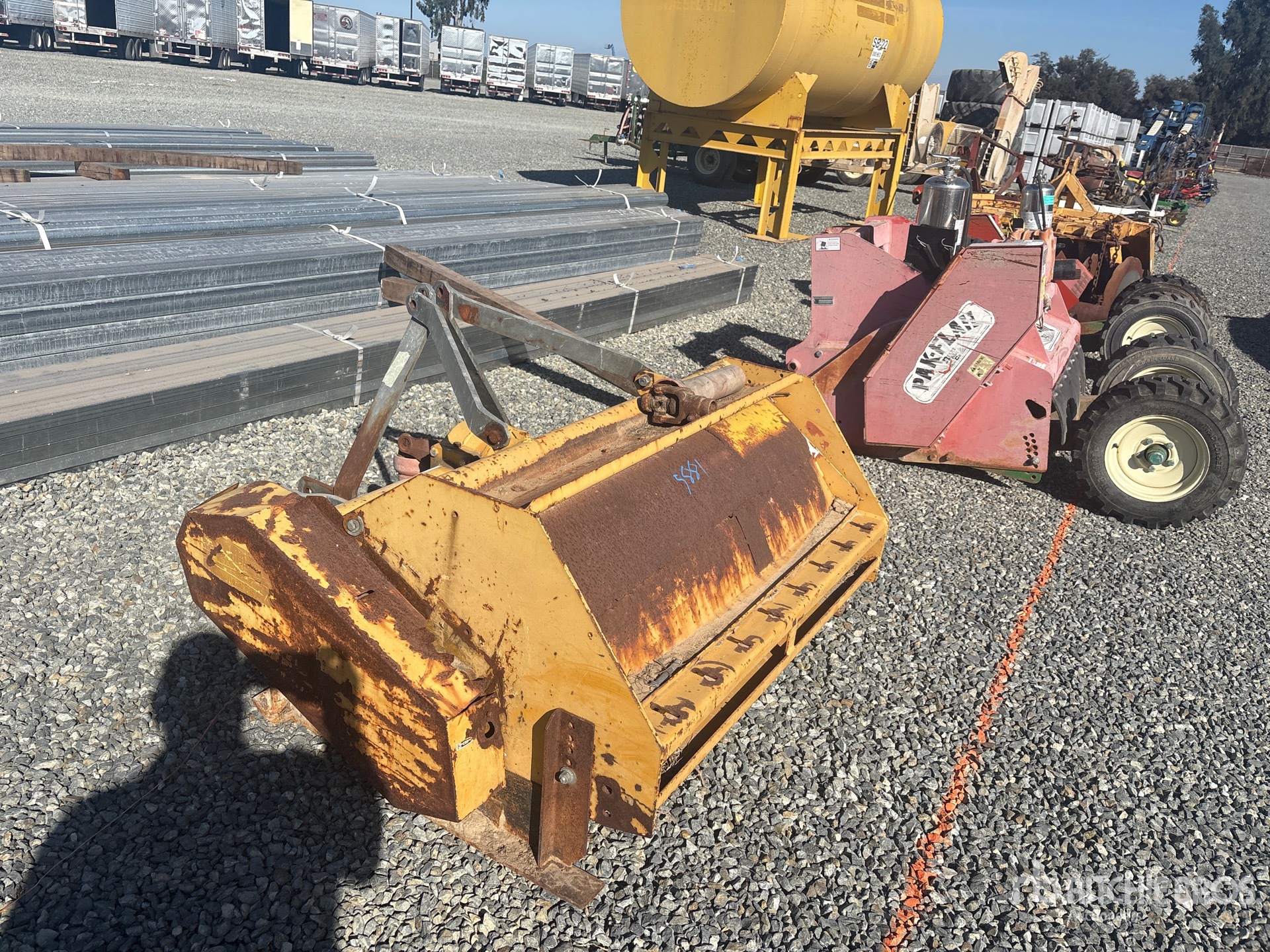 General Appearance with Foto, angolo posteriore sinistro