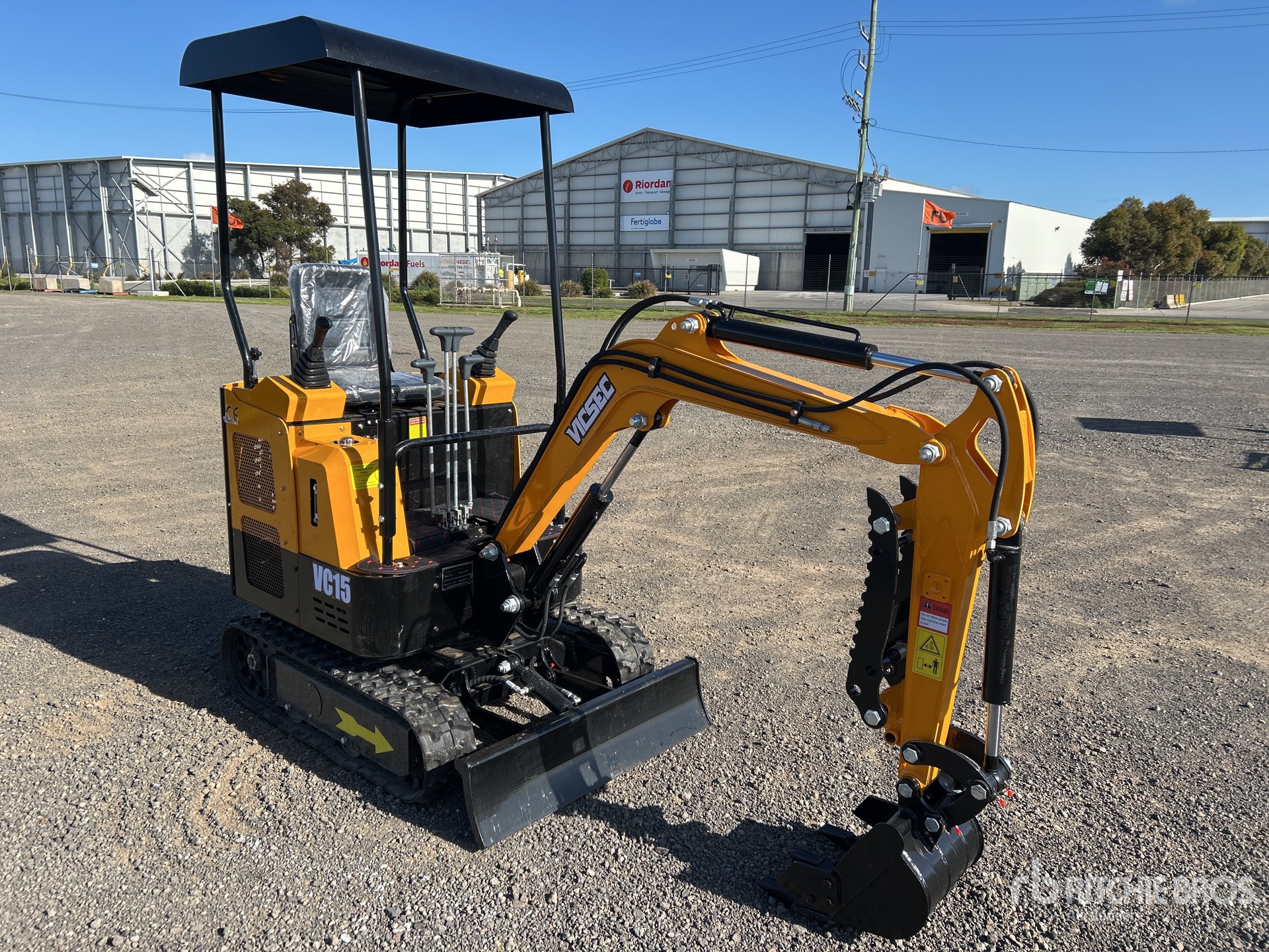 General Appearance with Picture, Right Front Corner