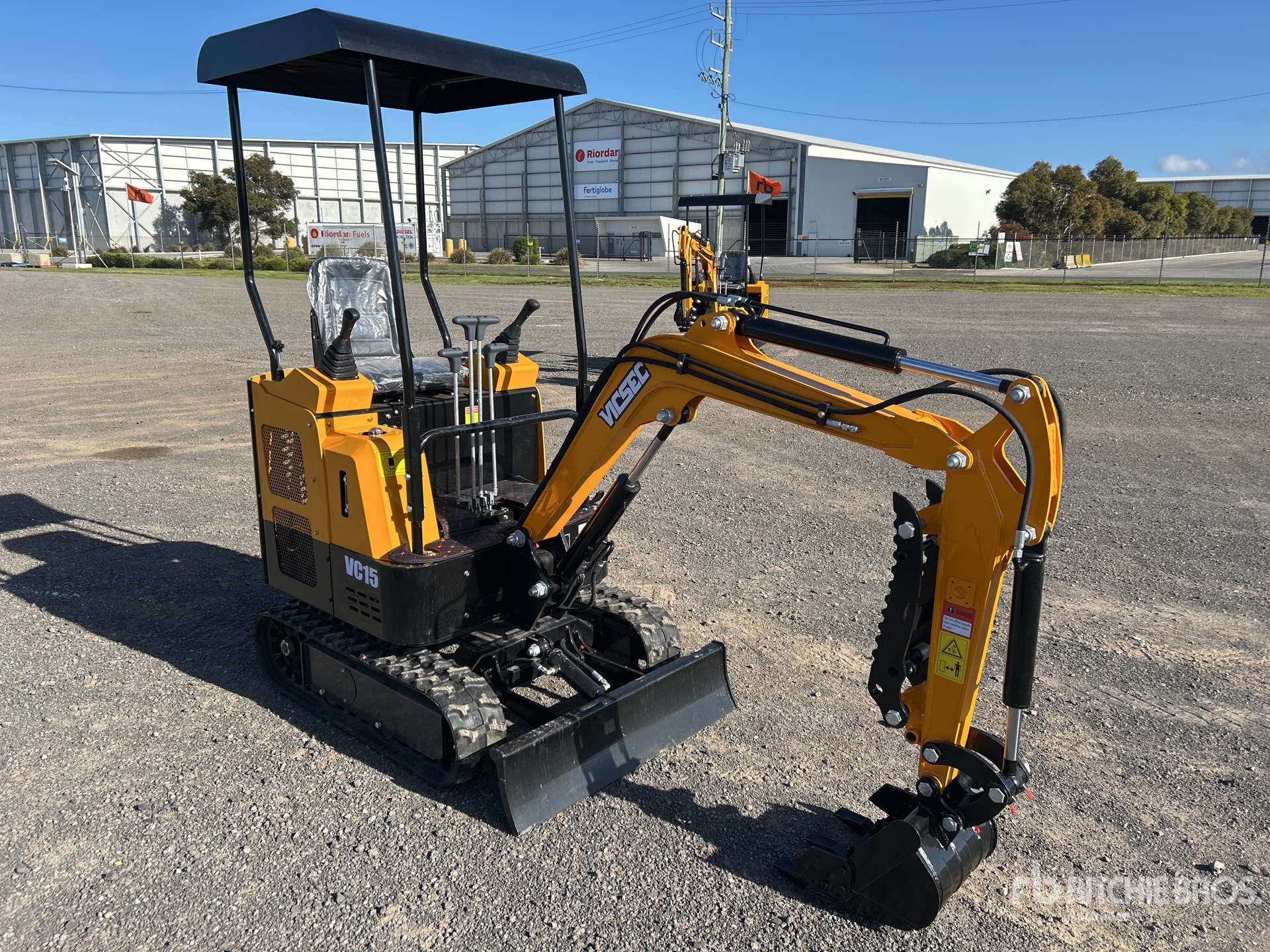 General Appearance with Picture, Right Front Corner