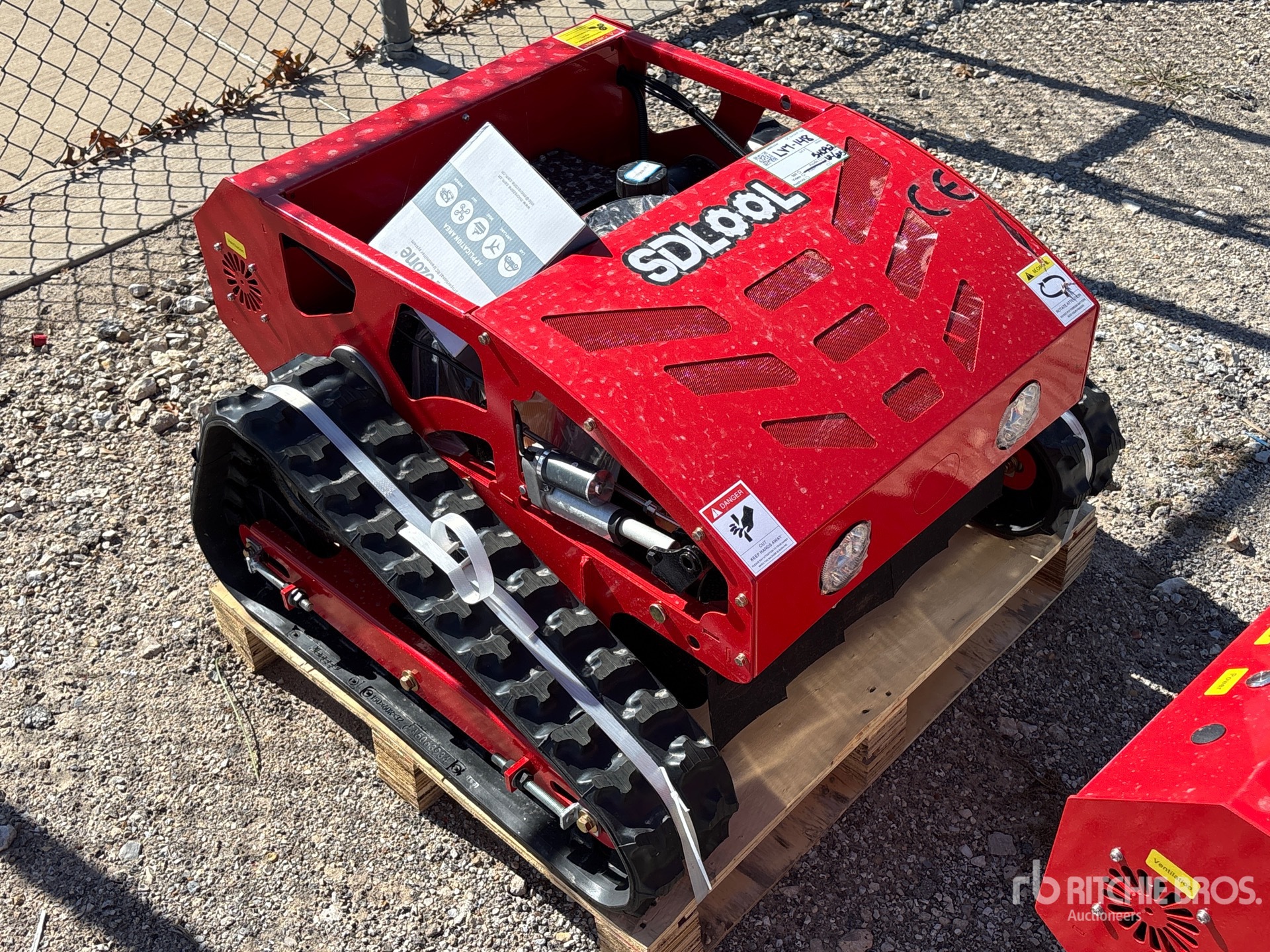 General Appearance with Picture, Right Front Corner