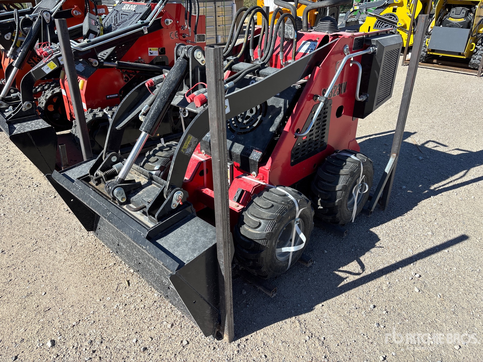 General Appearance with Picture, Left Front Corner