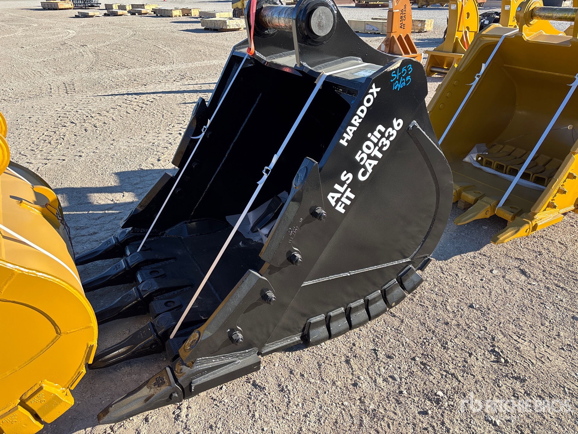 General Appearance with Bild, Ecke vorne links