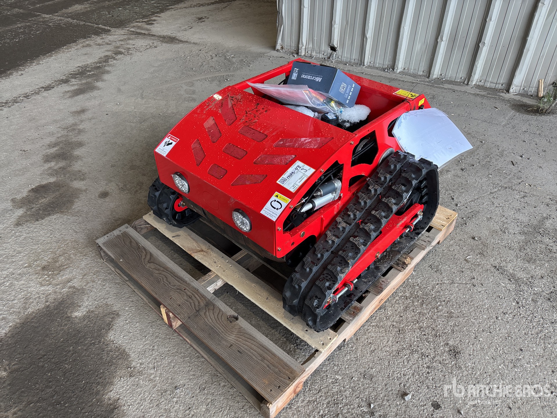 General Appearance with Picture, Left Front Corner