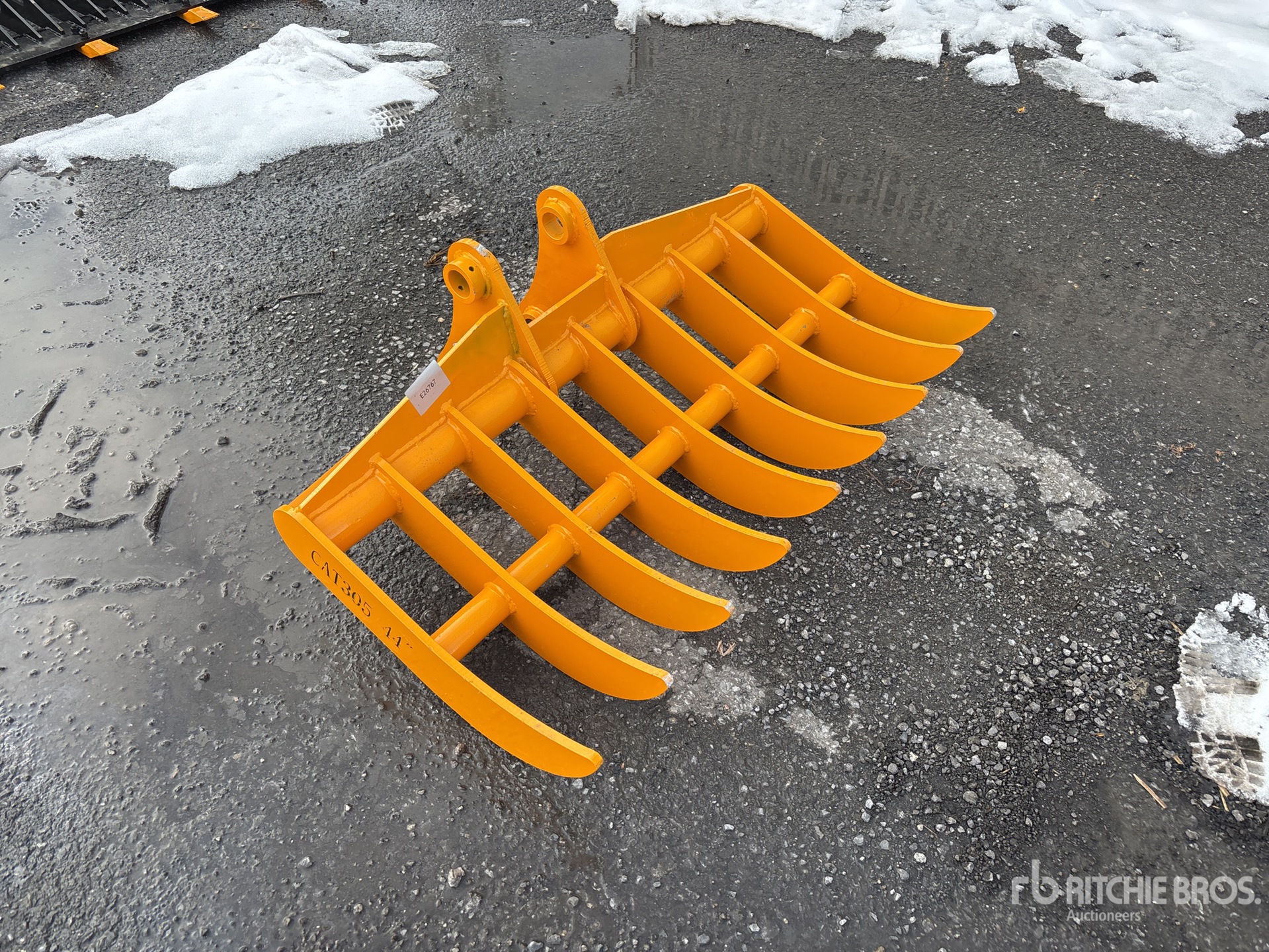 General Appearance with Picture, Right Front Corner