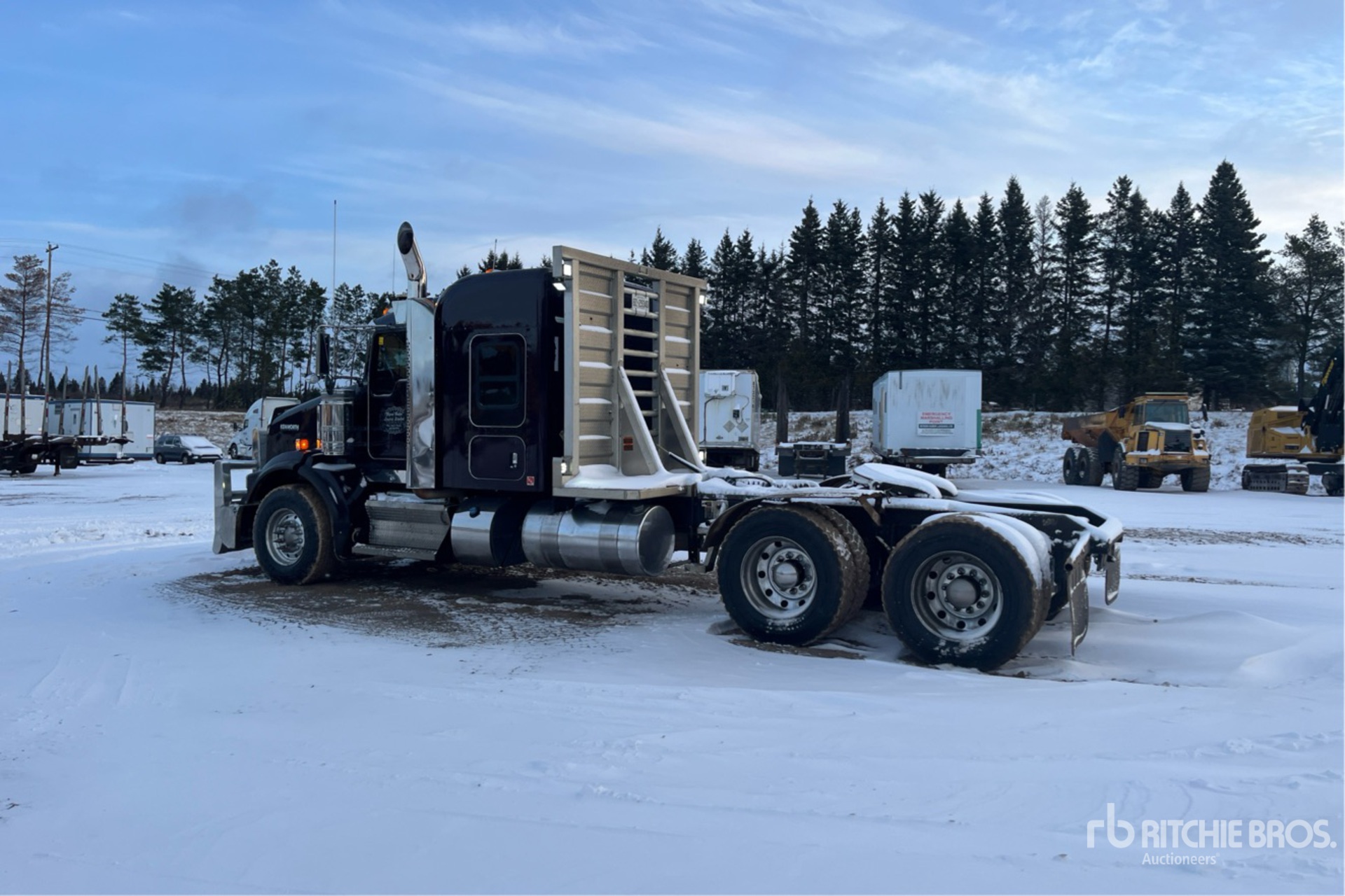 General Appearance with Foto, angolo posteriore sinistro