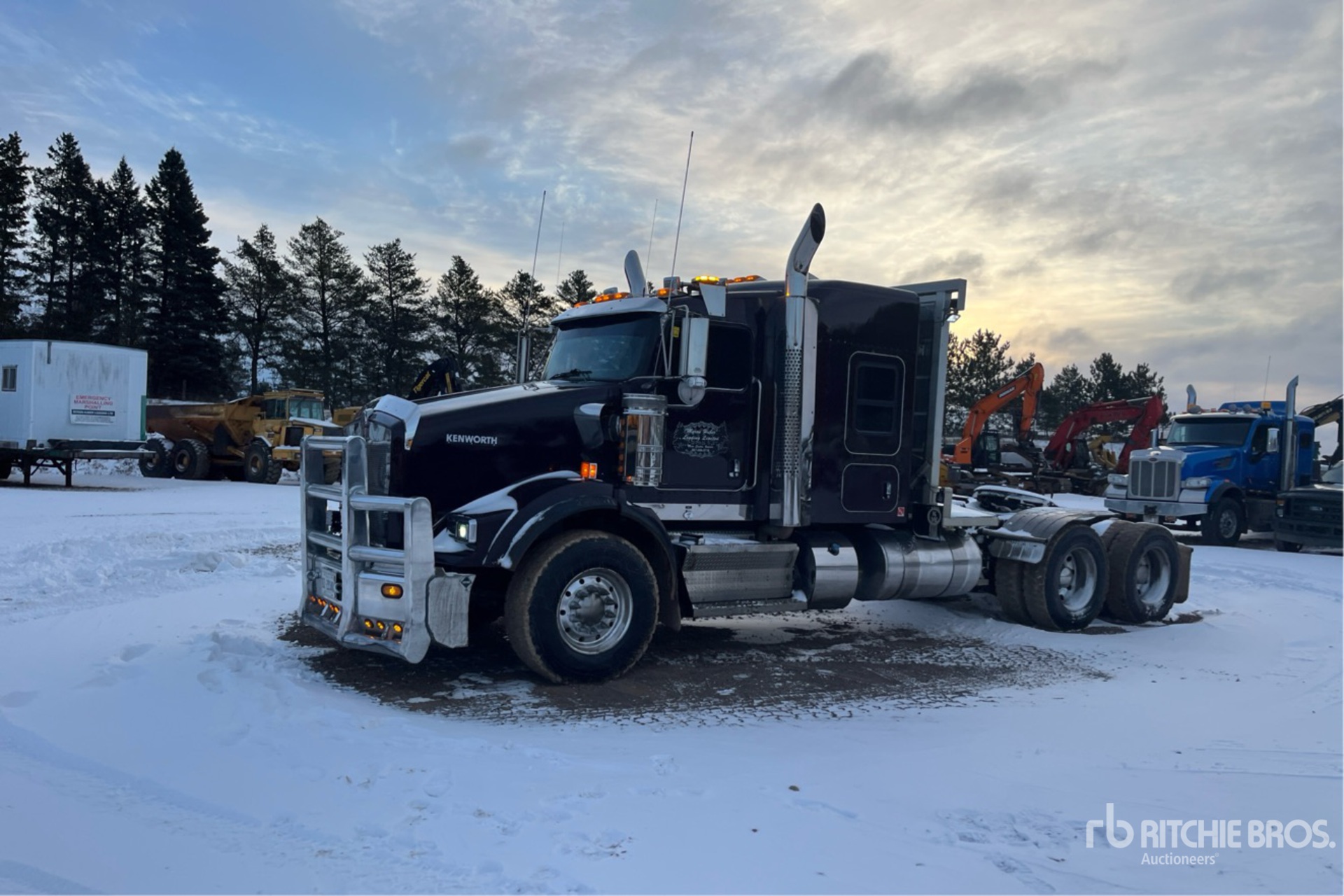 General Appearance with Foto, angolo anteriore sinistro