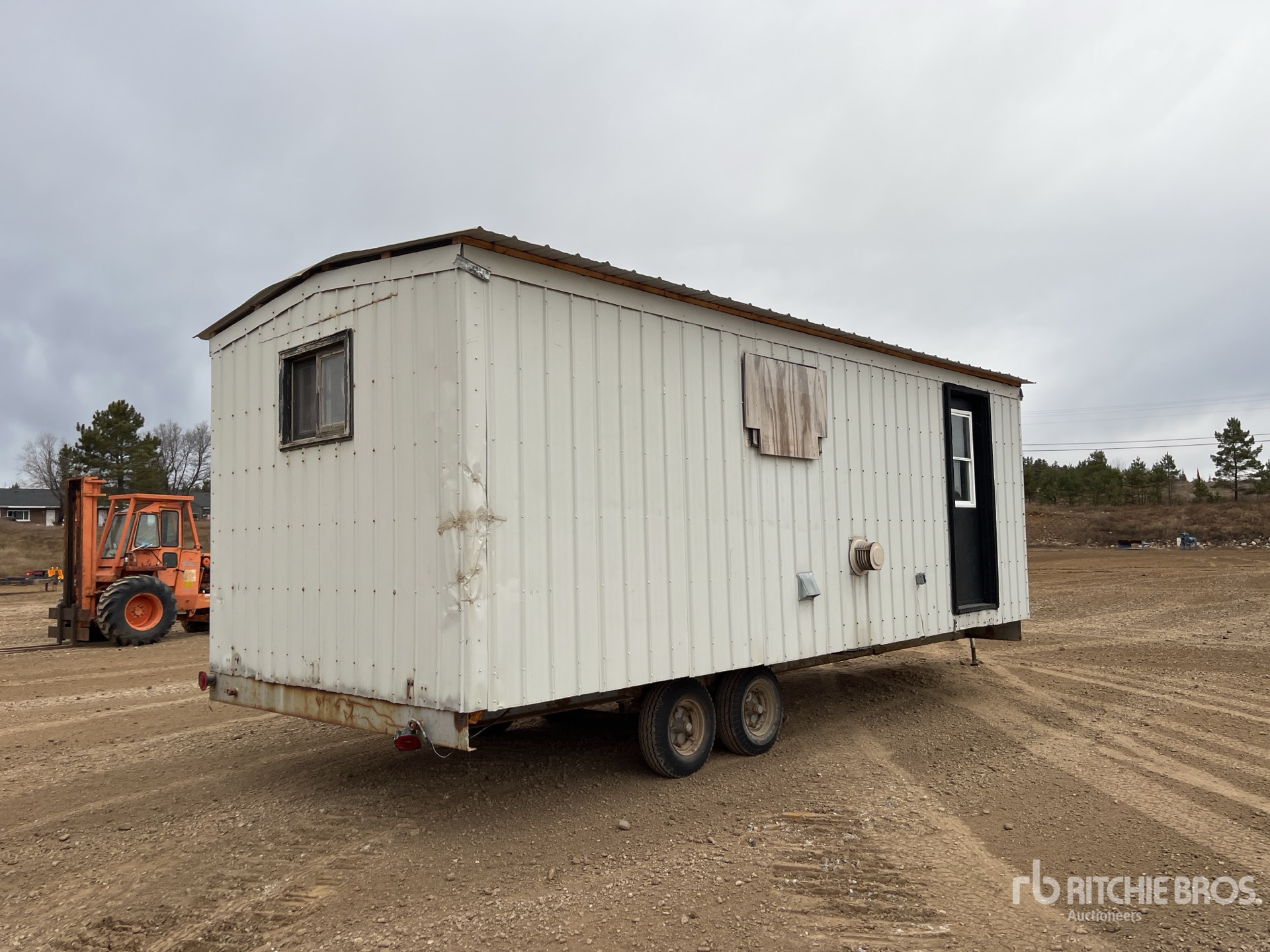 Aspect général with Image, coin arrière droit