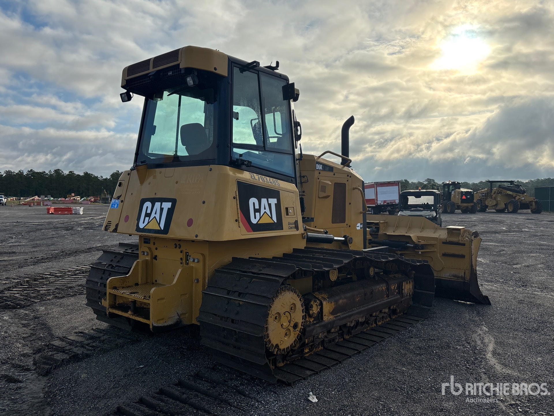 Aspect général with Image, coin arrière droit