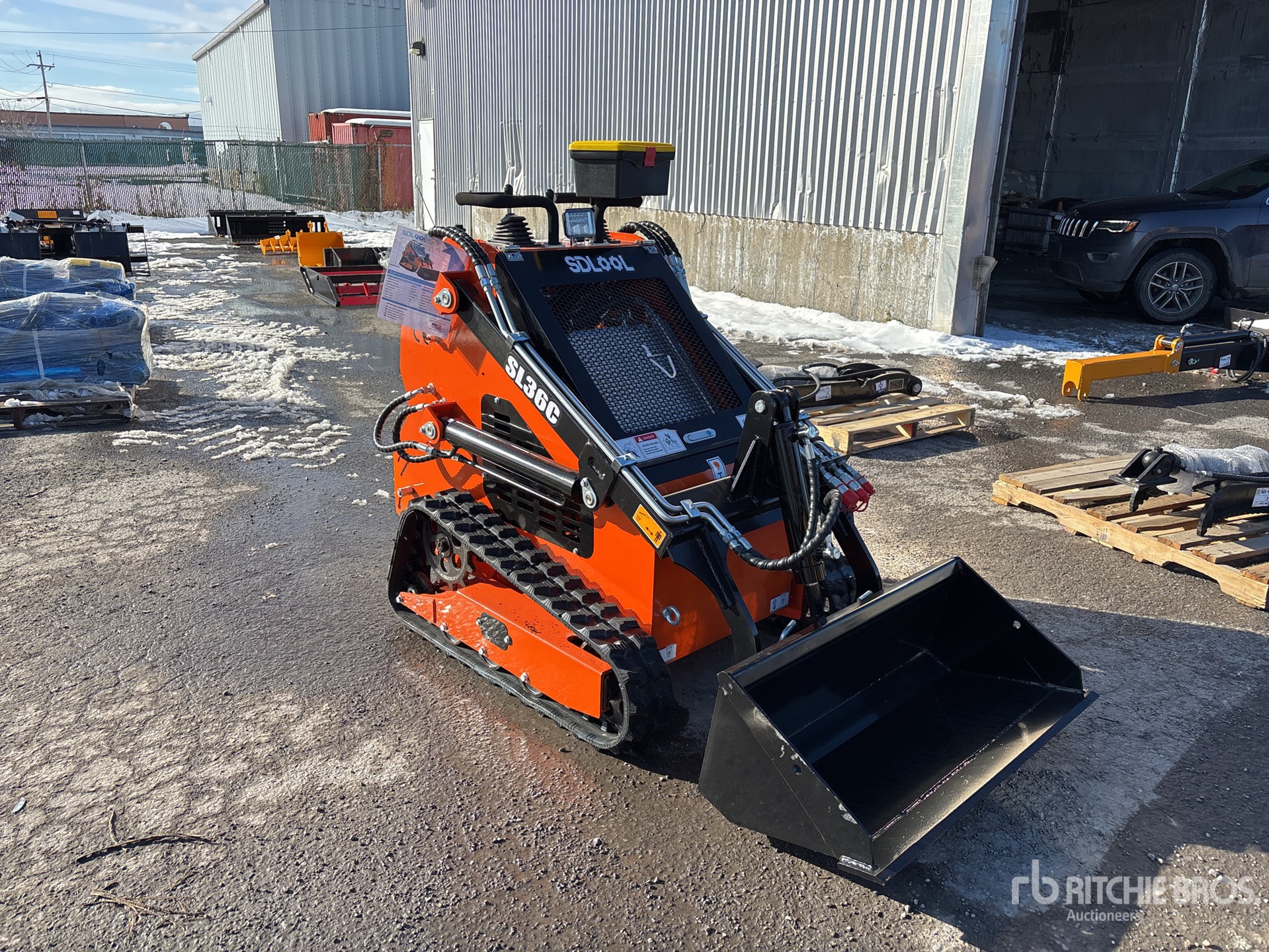 General Appearance with Picture, Right Front Corner