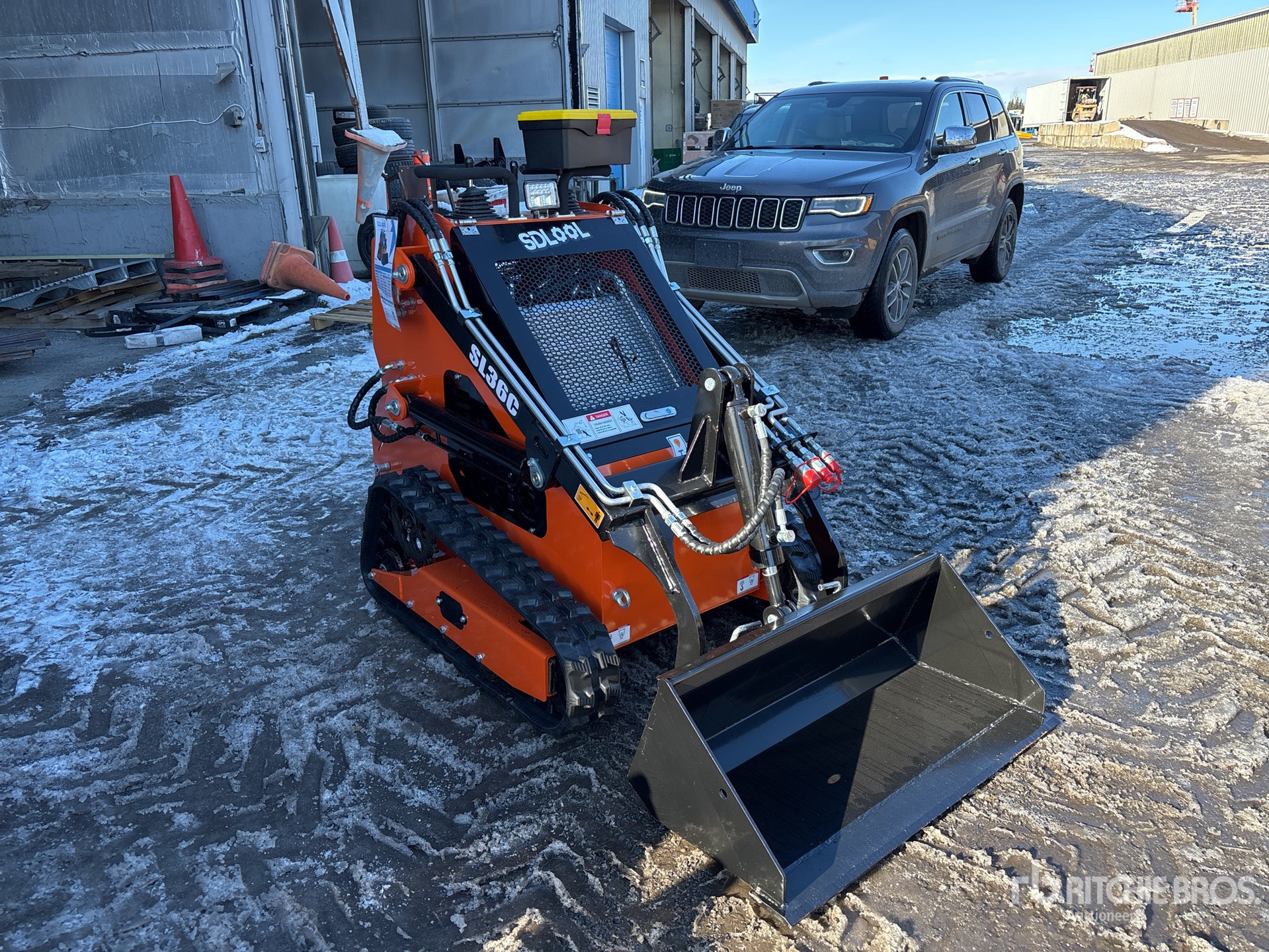 General Appearance with Picture, Right Front Corner