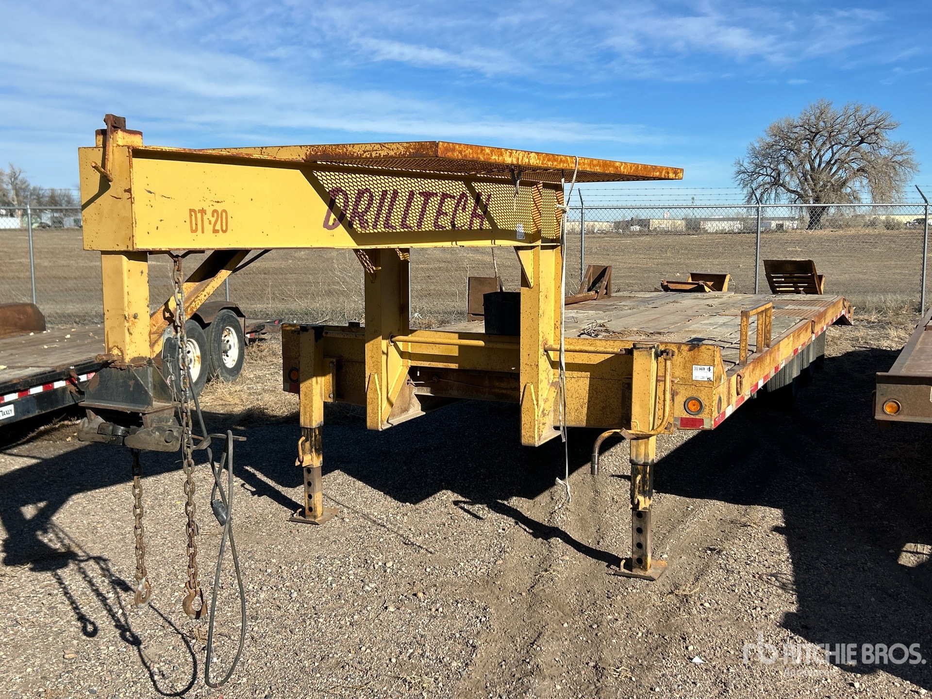 General Appearance with Foto, angolo anteriore sinistro