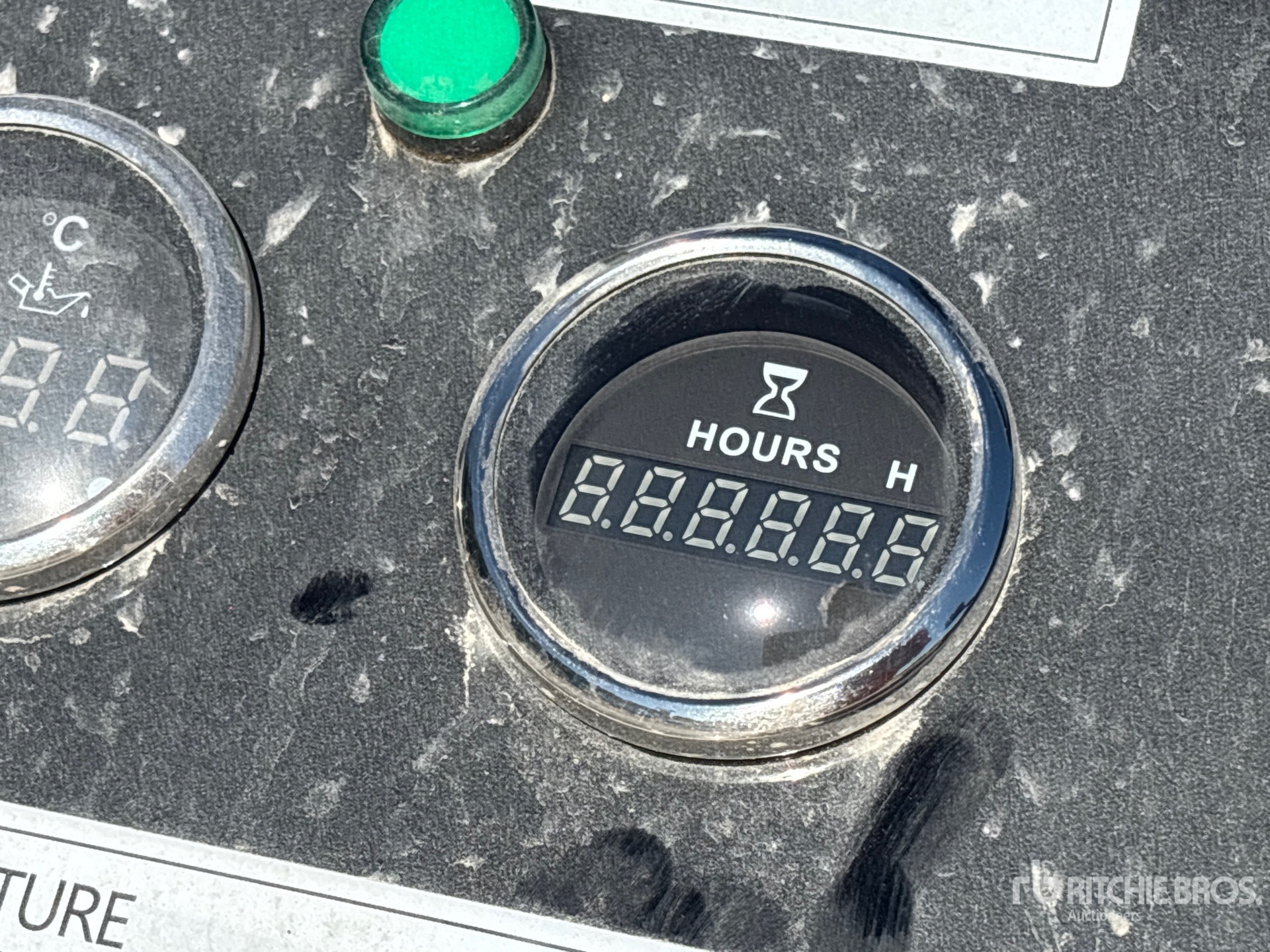 General Appearance with Horímetro / Odómetro