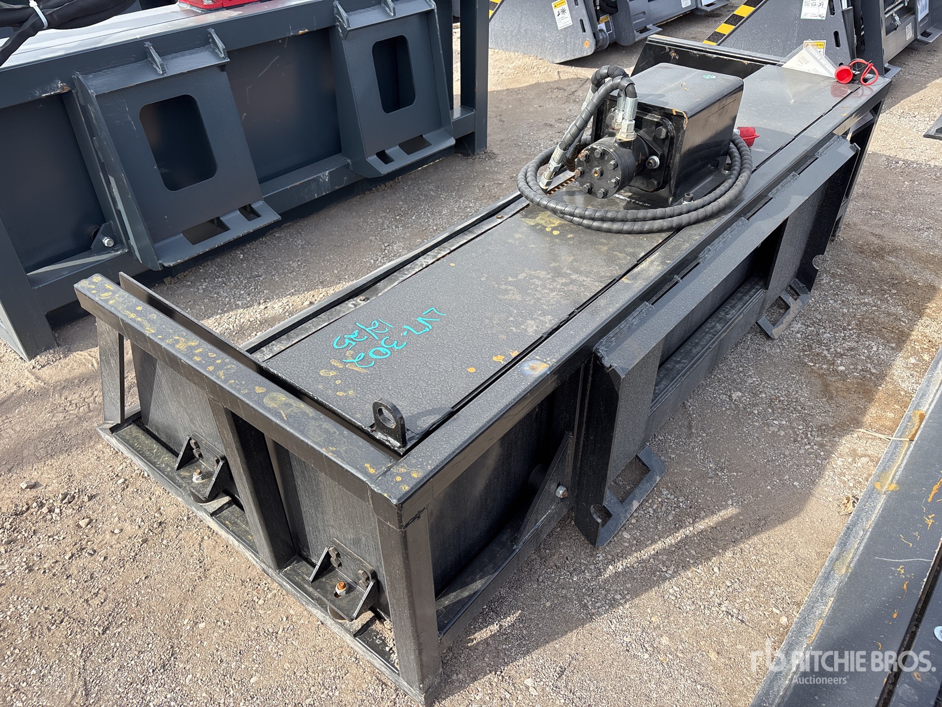 General Appearance with Foto, angolo posteriore sinistro