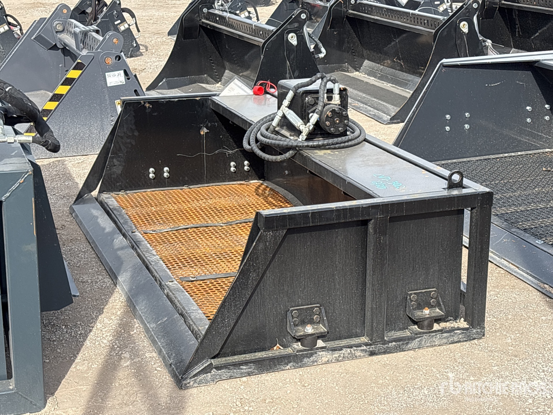 General Appearance with Foto, angolo anteriore sinistro