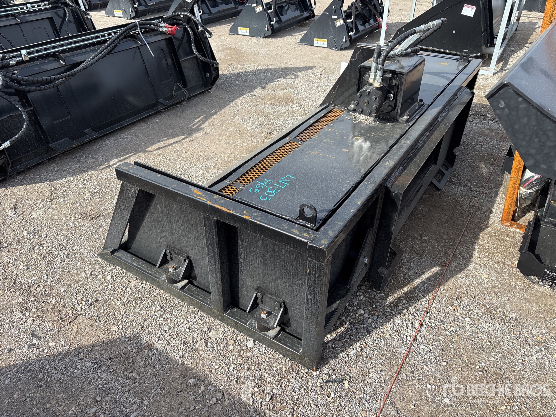 General Appearance with Foto, angolo posteriore sinistro