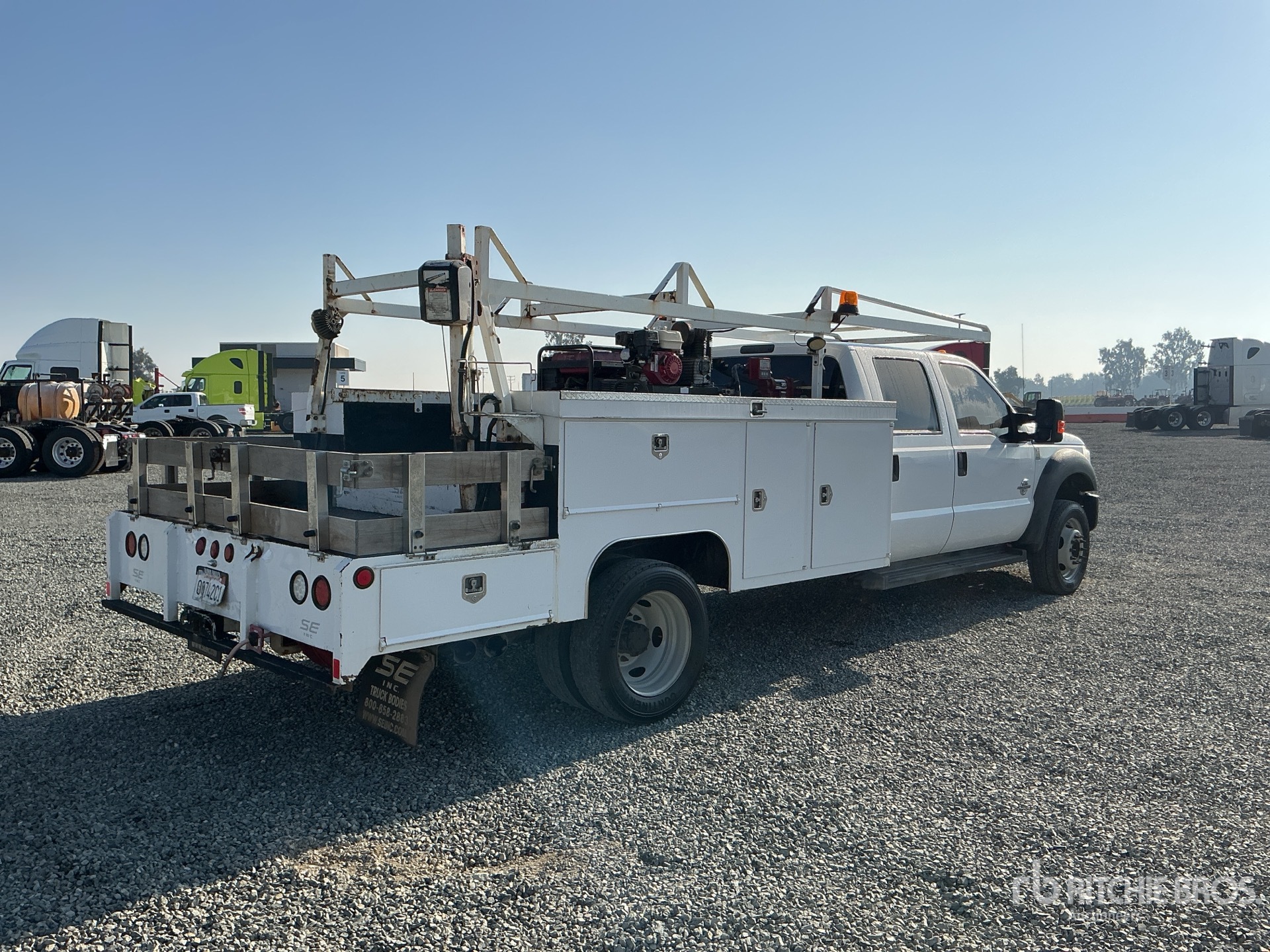 Aspect général with Image, coin arrière droit