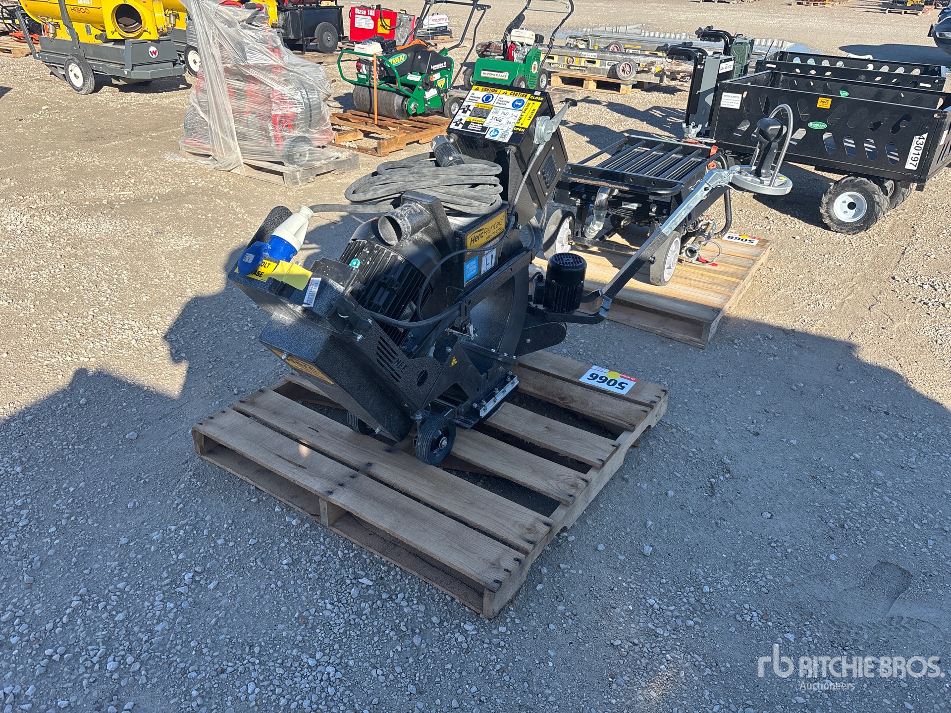 General Appearance with Bild, Ecke vorne links