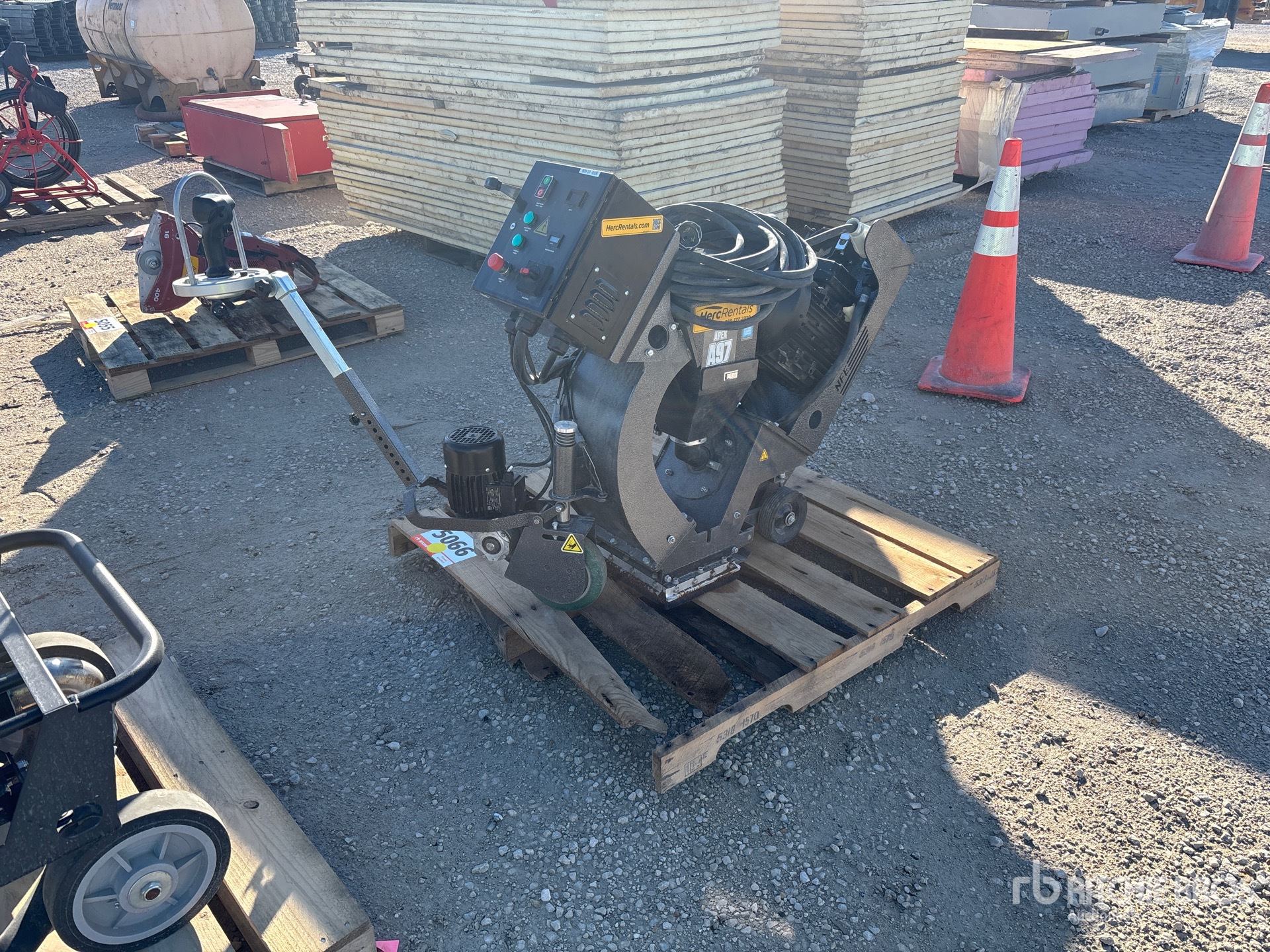 General Appearance with Bild, Ecke hinten rechts