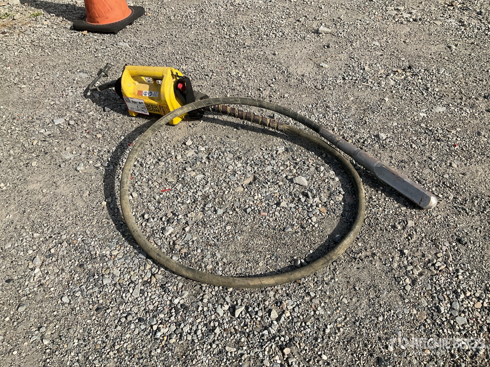 General Appearance with Image, coin avant droit