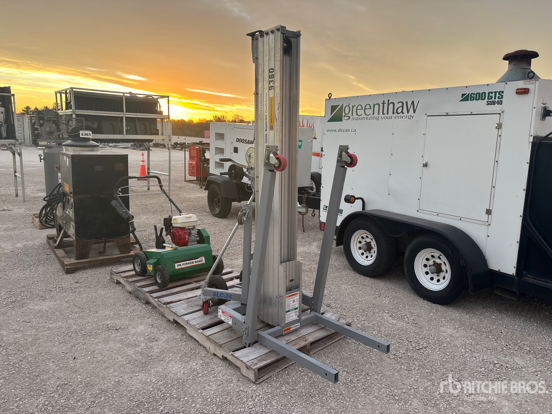 General Appearance with Picture, Right Front Corner