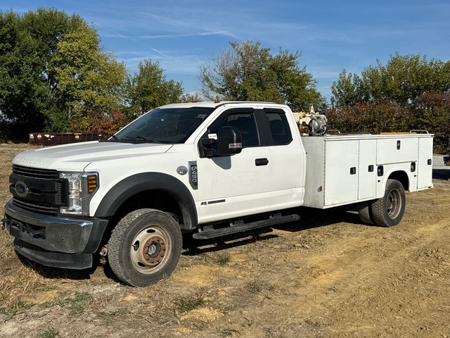 2019 Ford F-450 4x4 Extended Cab Utility Truck