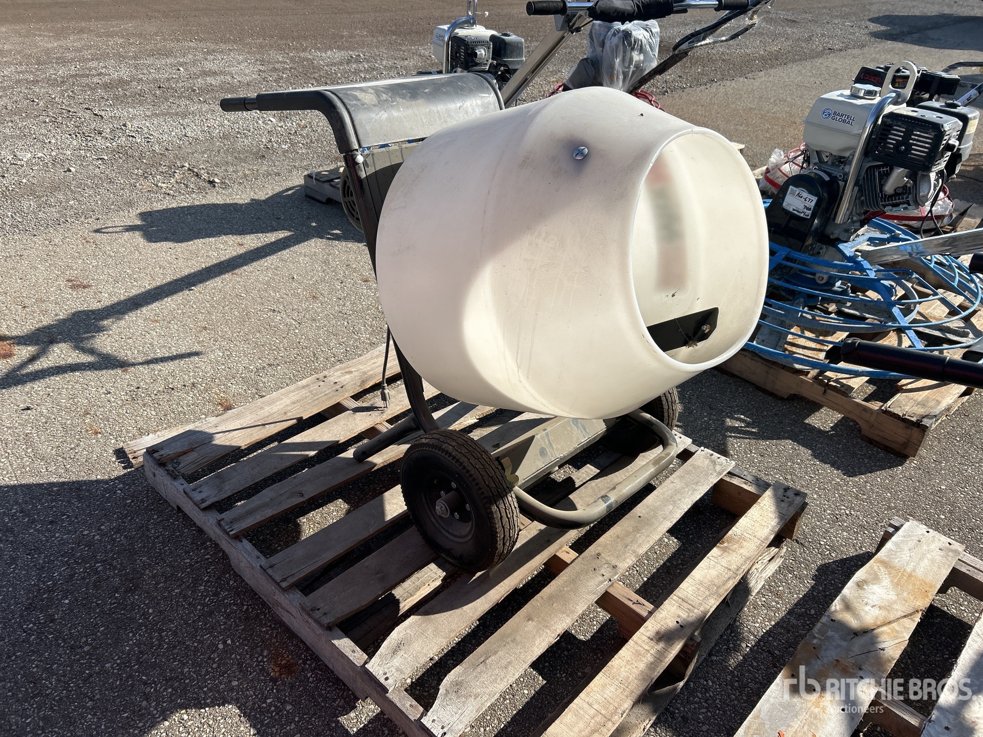 General Appearance with Bild, Ecke vorne rechts