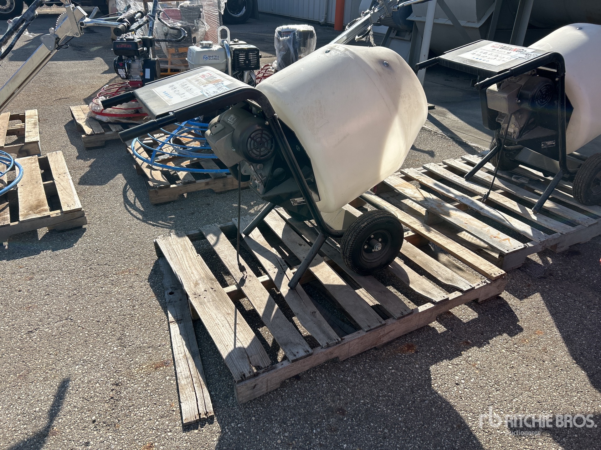 General Appearance with Bild, Ecke hinten rechts