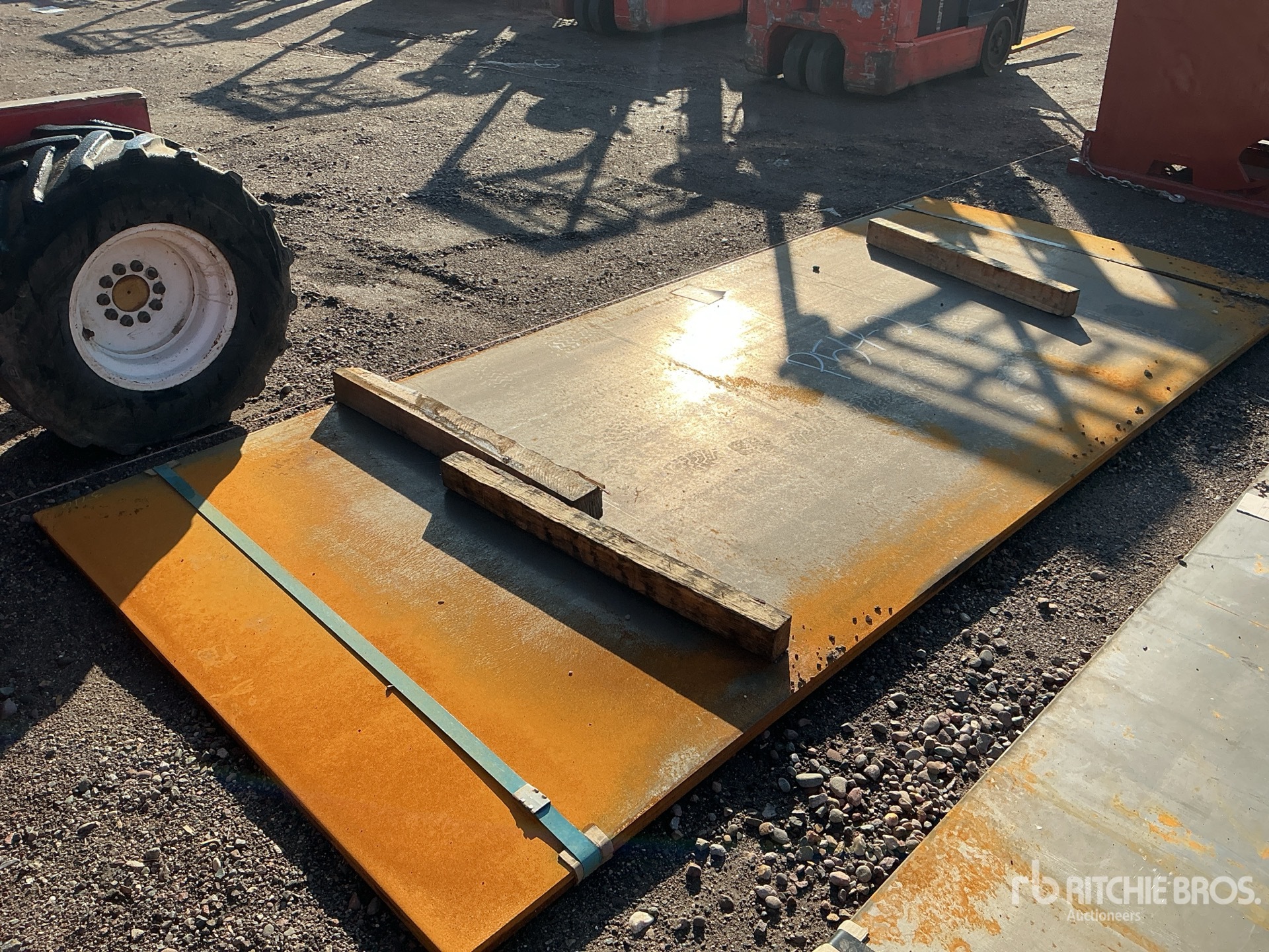 General Appearance with Picture, Right Front Corner