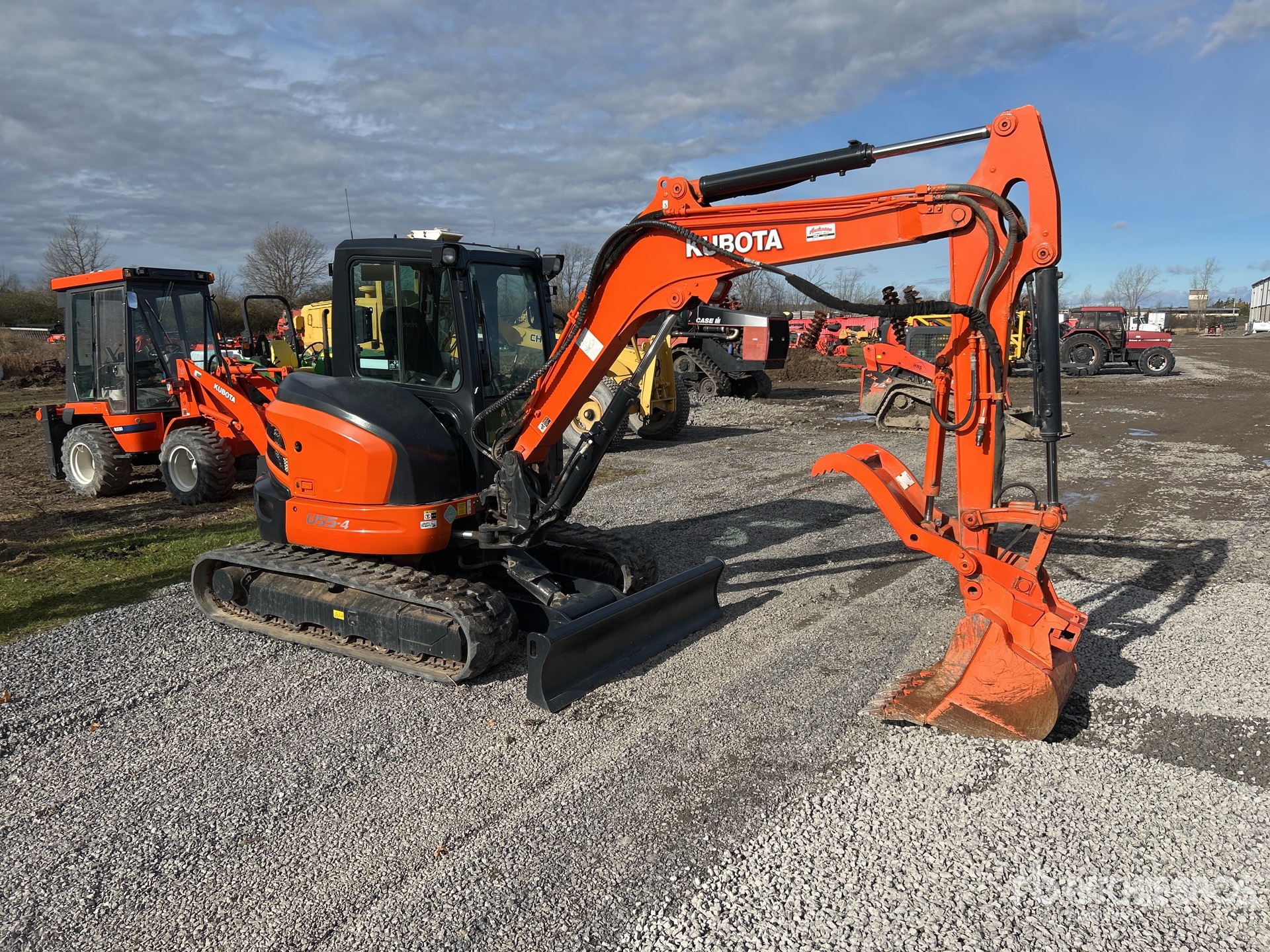 General Appearance with Picture, Right Front Corner