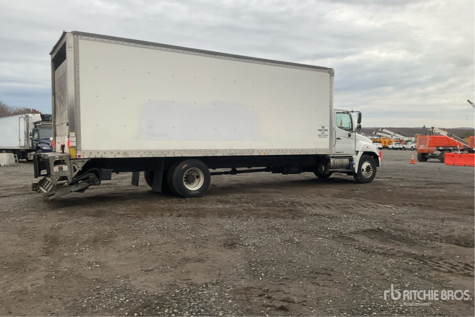 Aspect général with Image, coin arrière droit