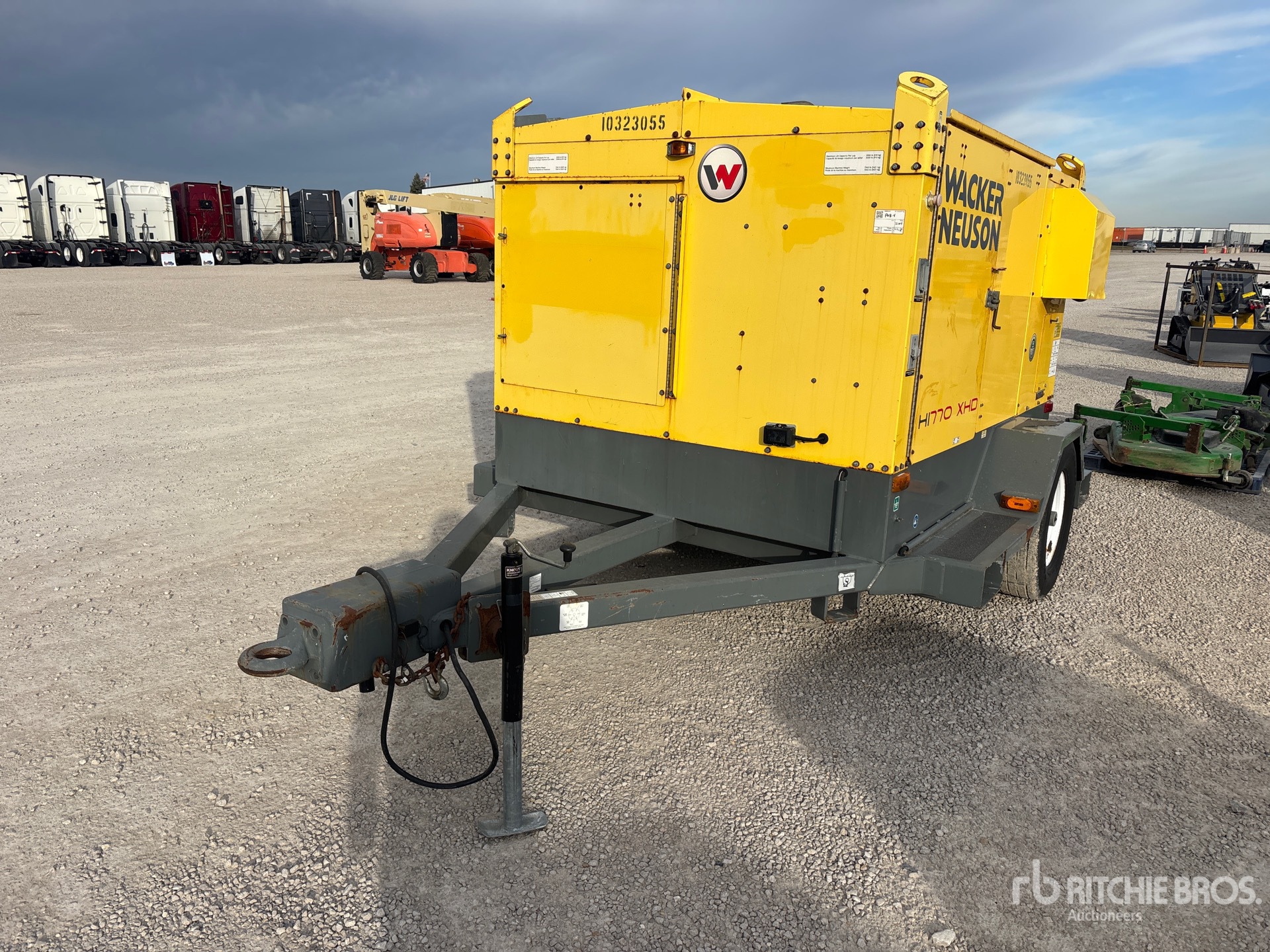 General Appearance with Picture, Left Front Corner