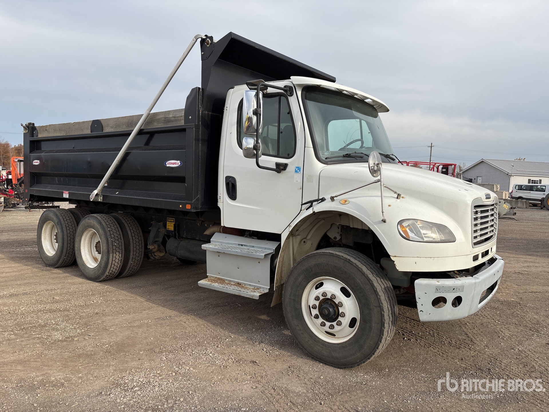 General Appearance with Bild, Ecke vorne rechts