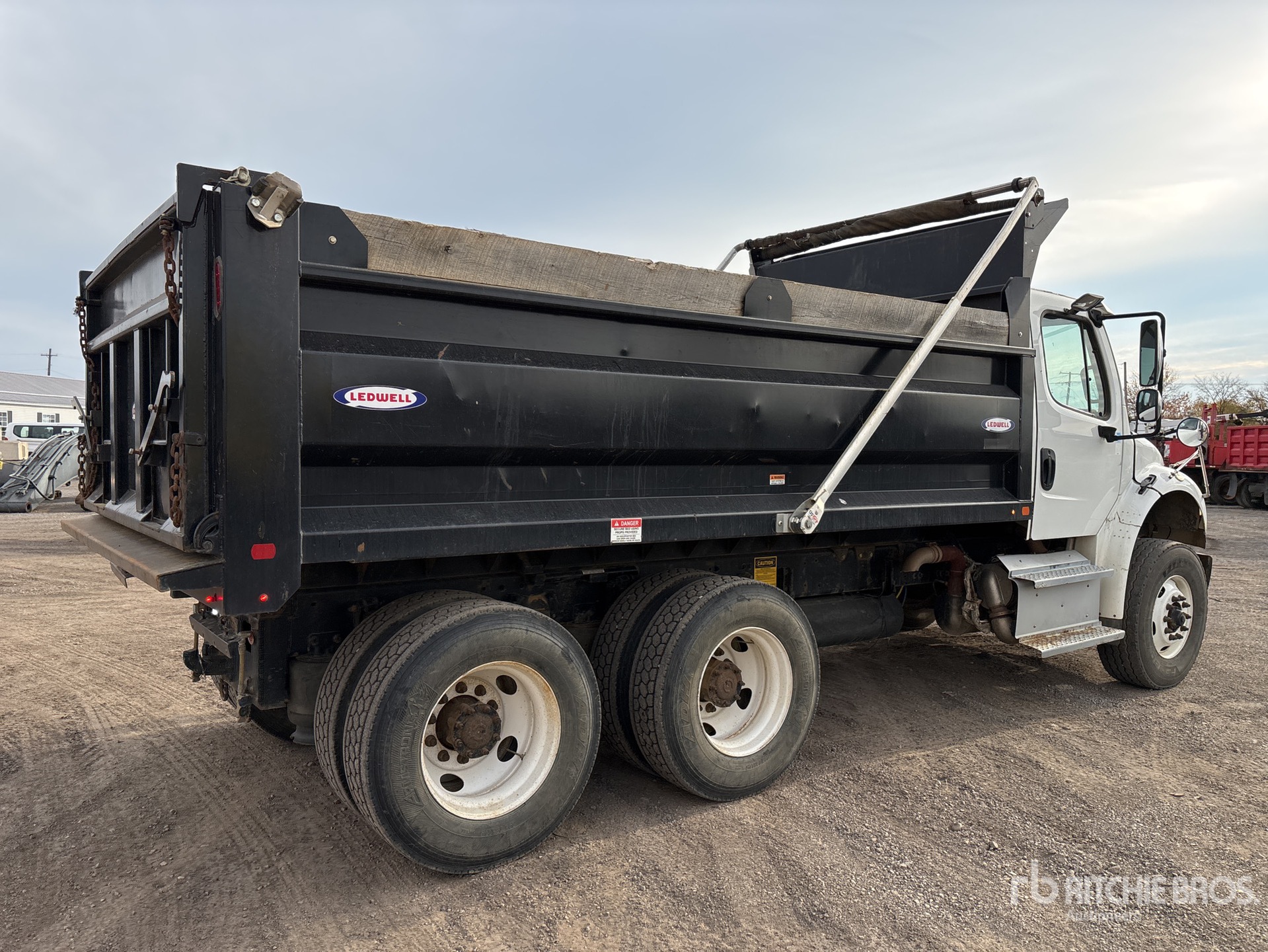 General Appearance with Bild, Ecke hinten rechts