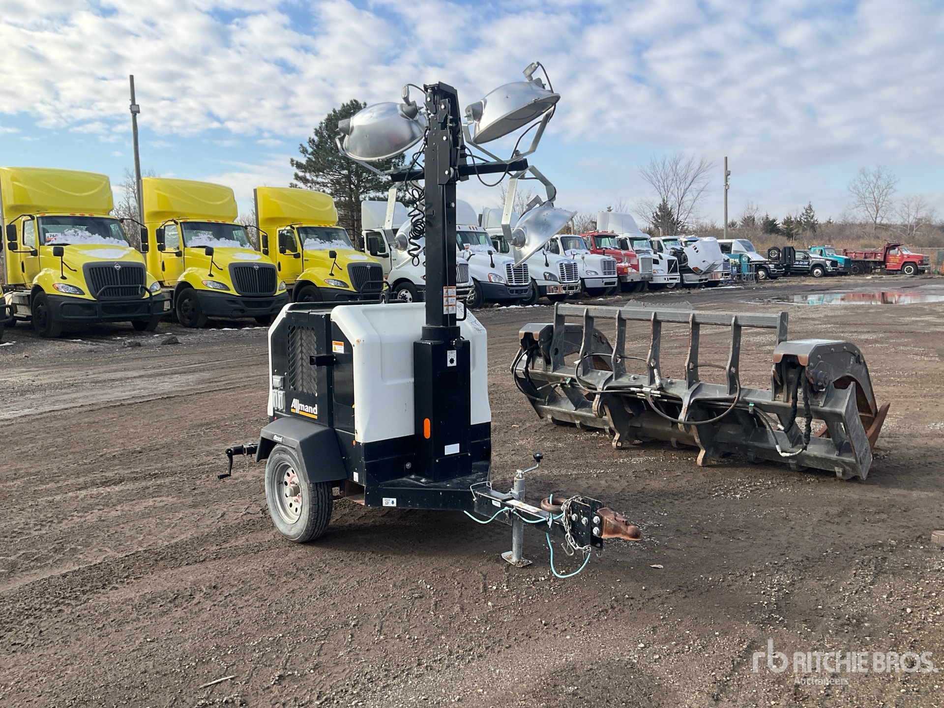 General Appearance with Picture, Right Front Corner