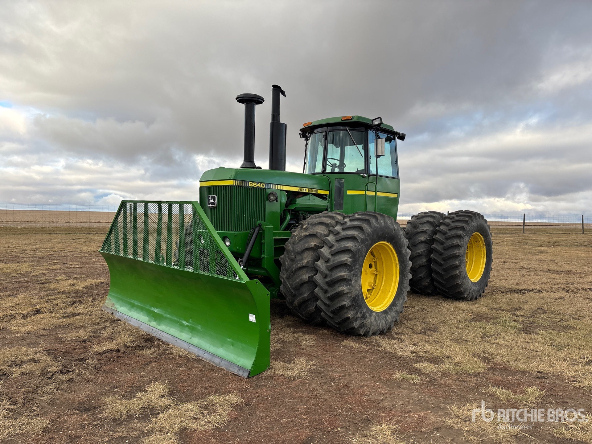 General Appearance with Foto, angolo anteriore sinistro