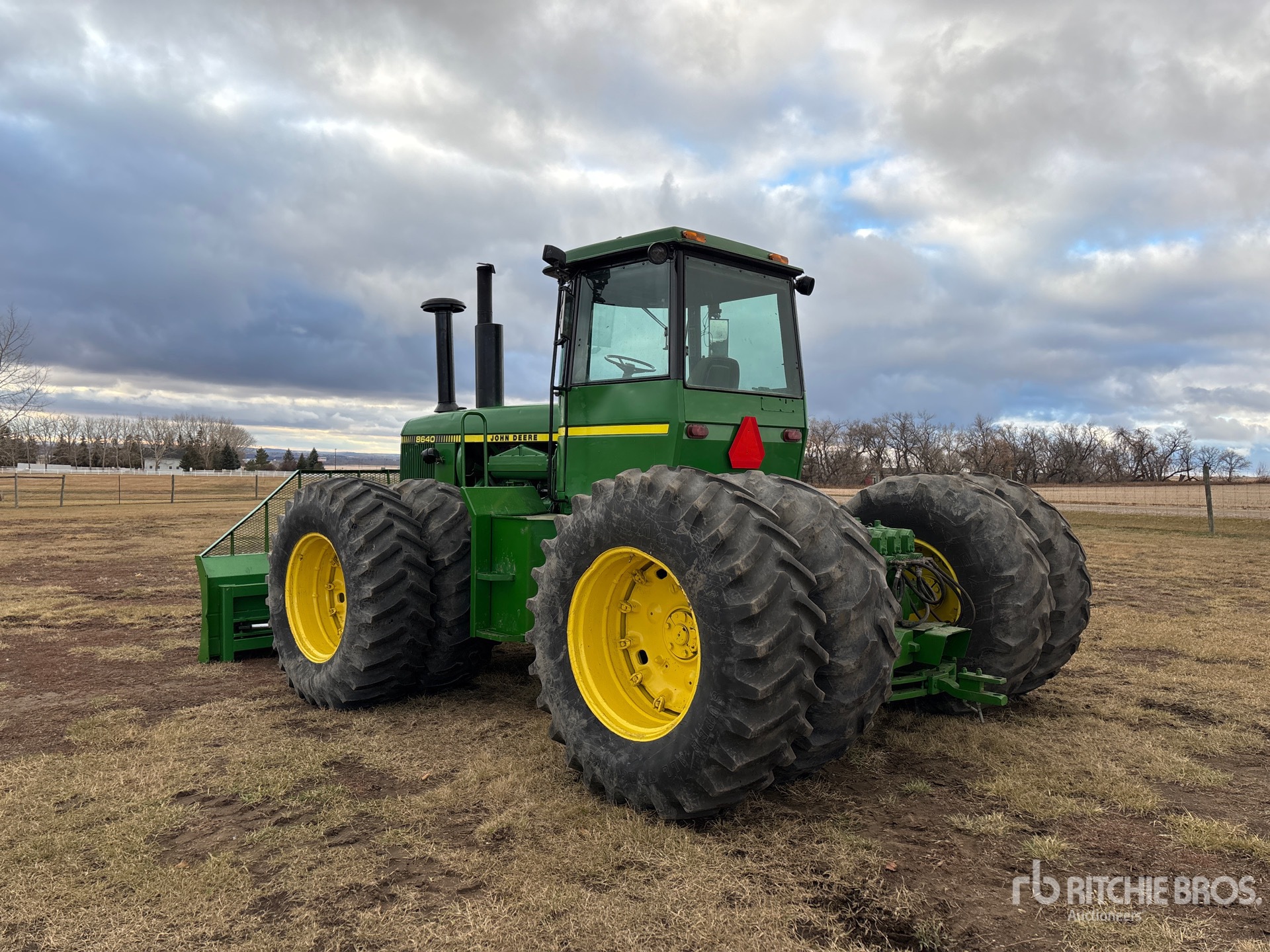 General Appearance with Foto, angolo posteriore sinistro