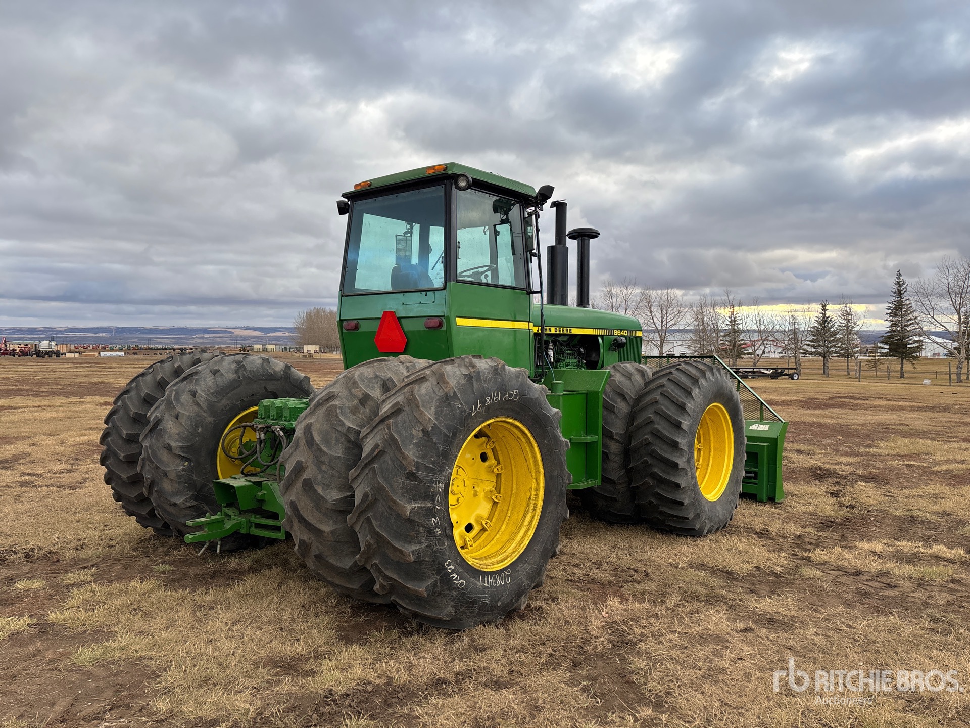 General Appearance with Foto, angolo anteriore sinistro