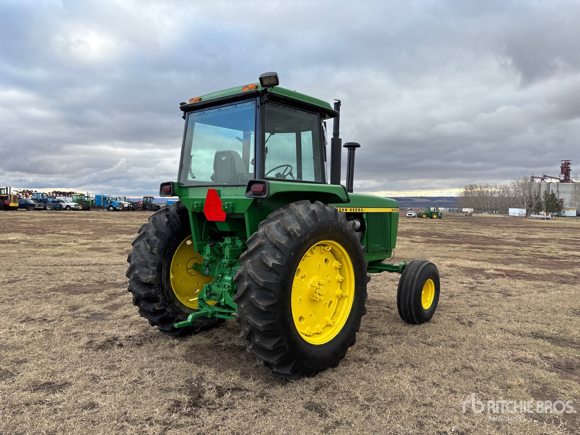 Aspect général with Image, coin arrière droit