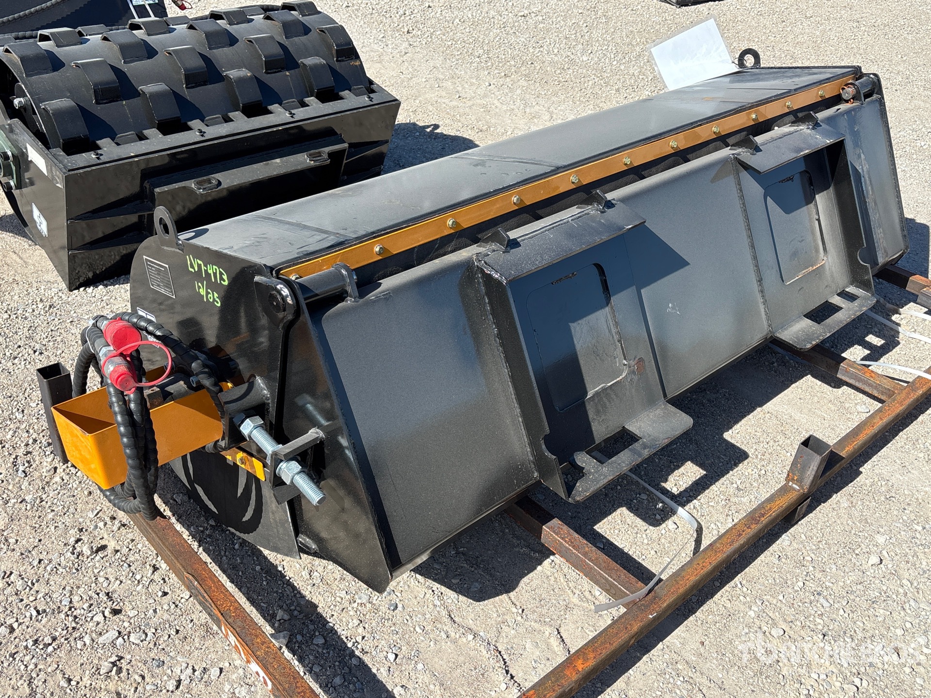 General Appearance with Picture, Left Rear Corner