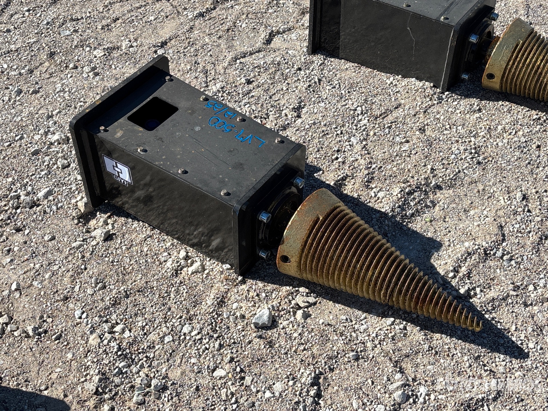 General Appearance with Bild, Ecke vorne rechts