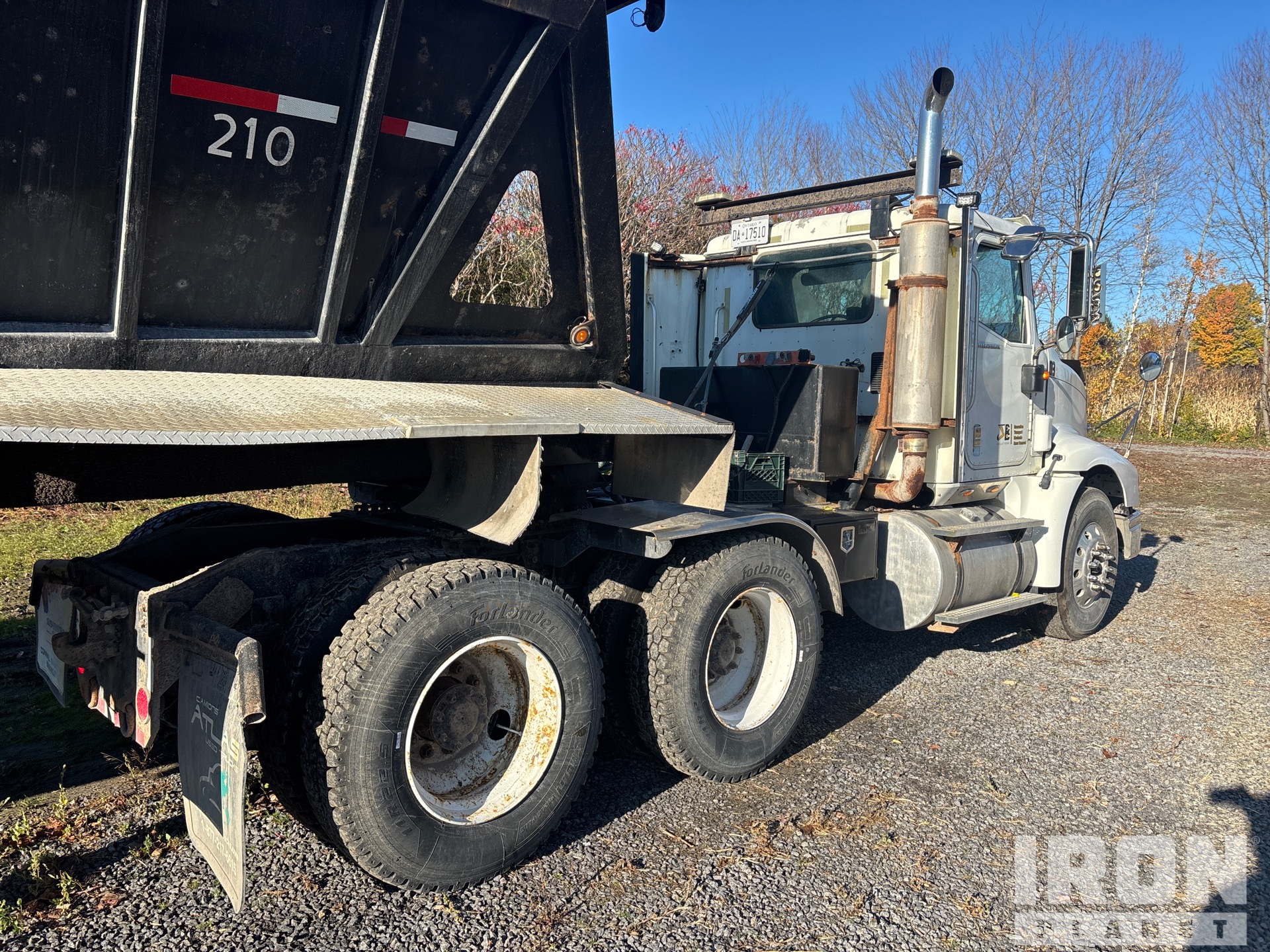 Aspect général with Image, coin arrière droit