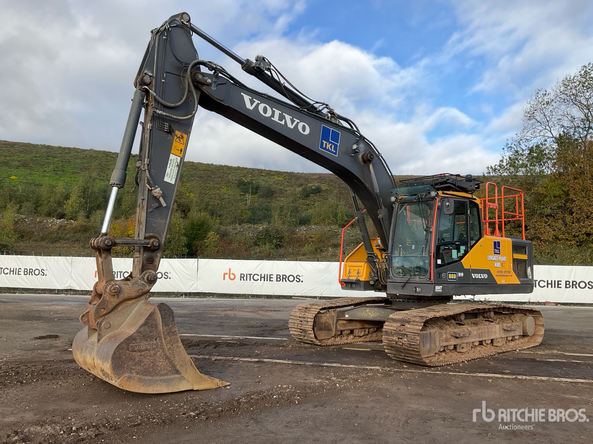 General Appearance with Picture, Left Front Corner