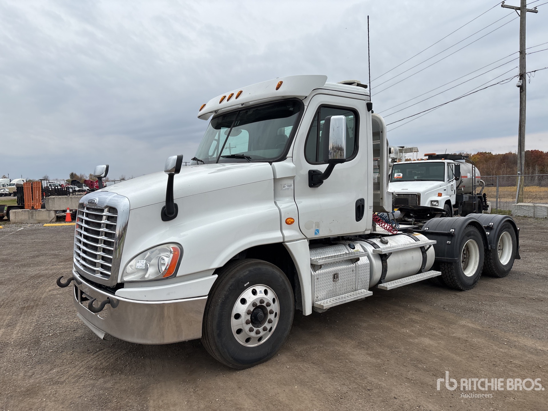 General Appearance with Bild, Ecke vorne links