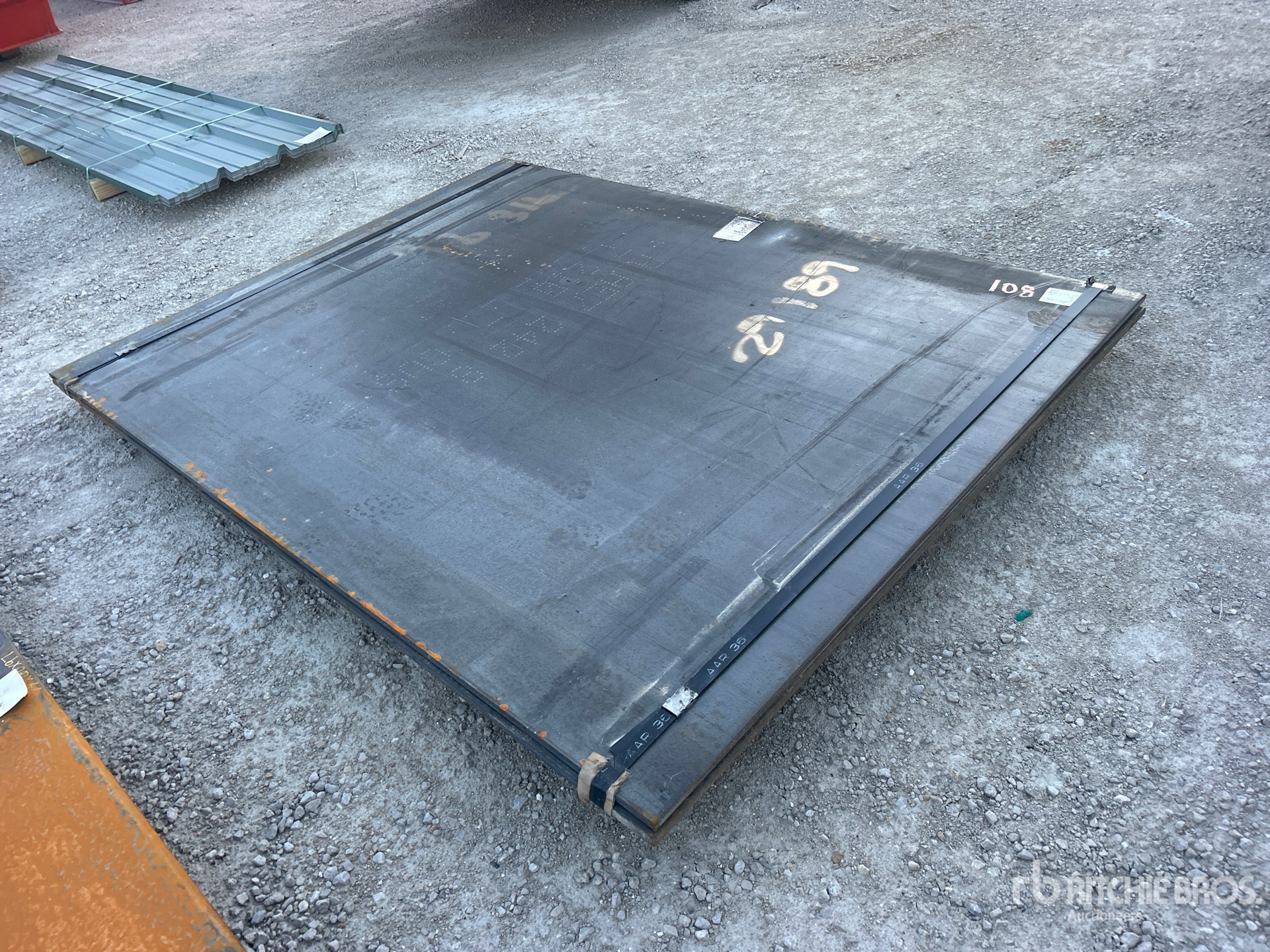 General Appearance with Bild, Ecke vorne links