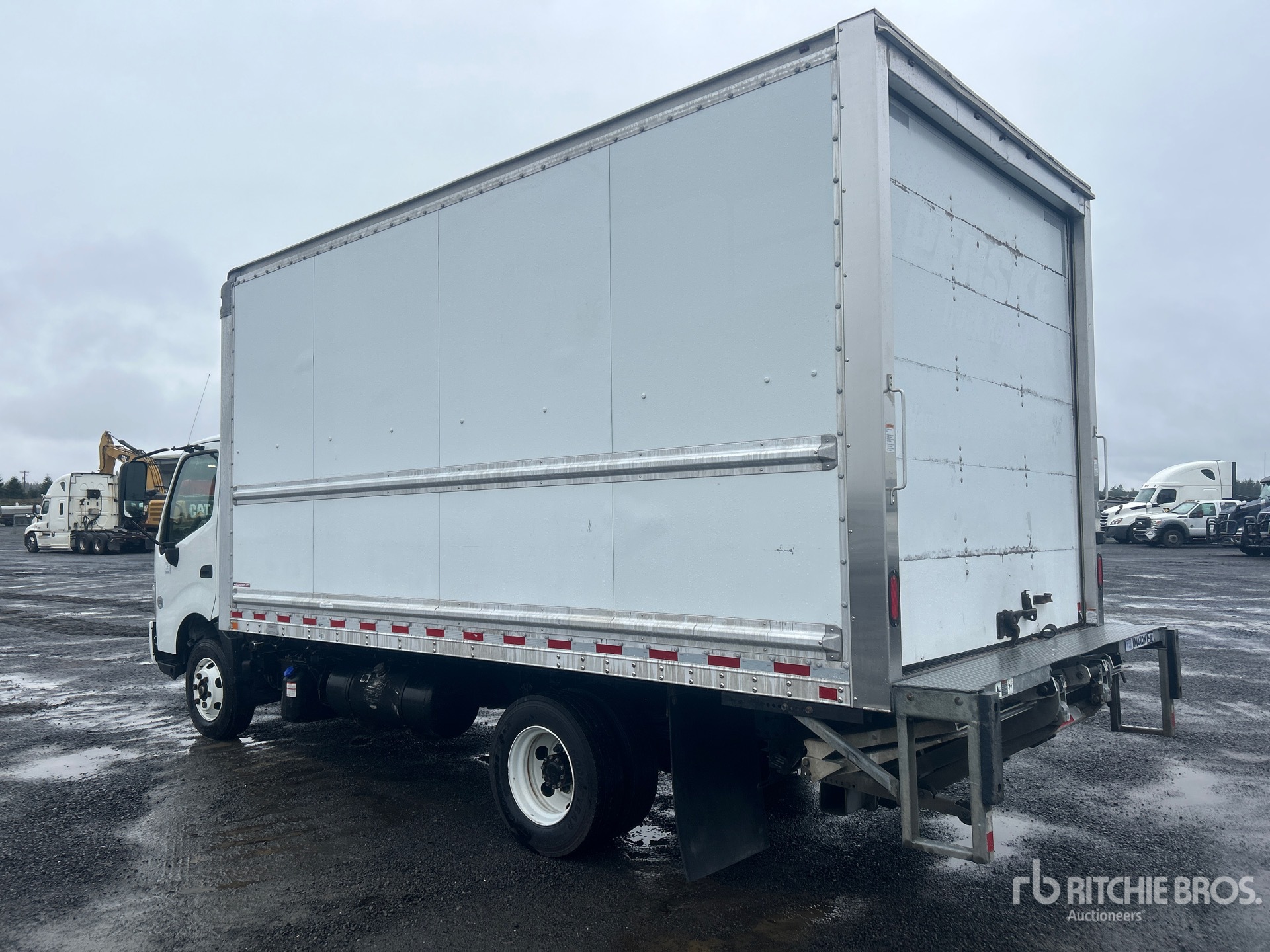 Aspect général with Image, coin arrière gauche